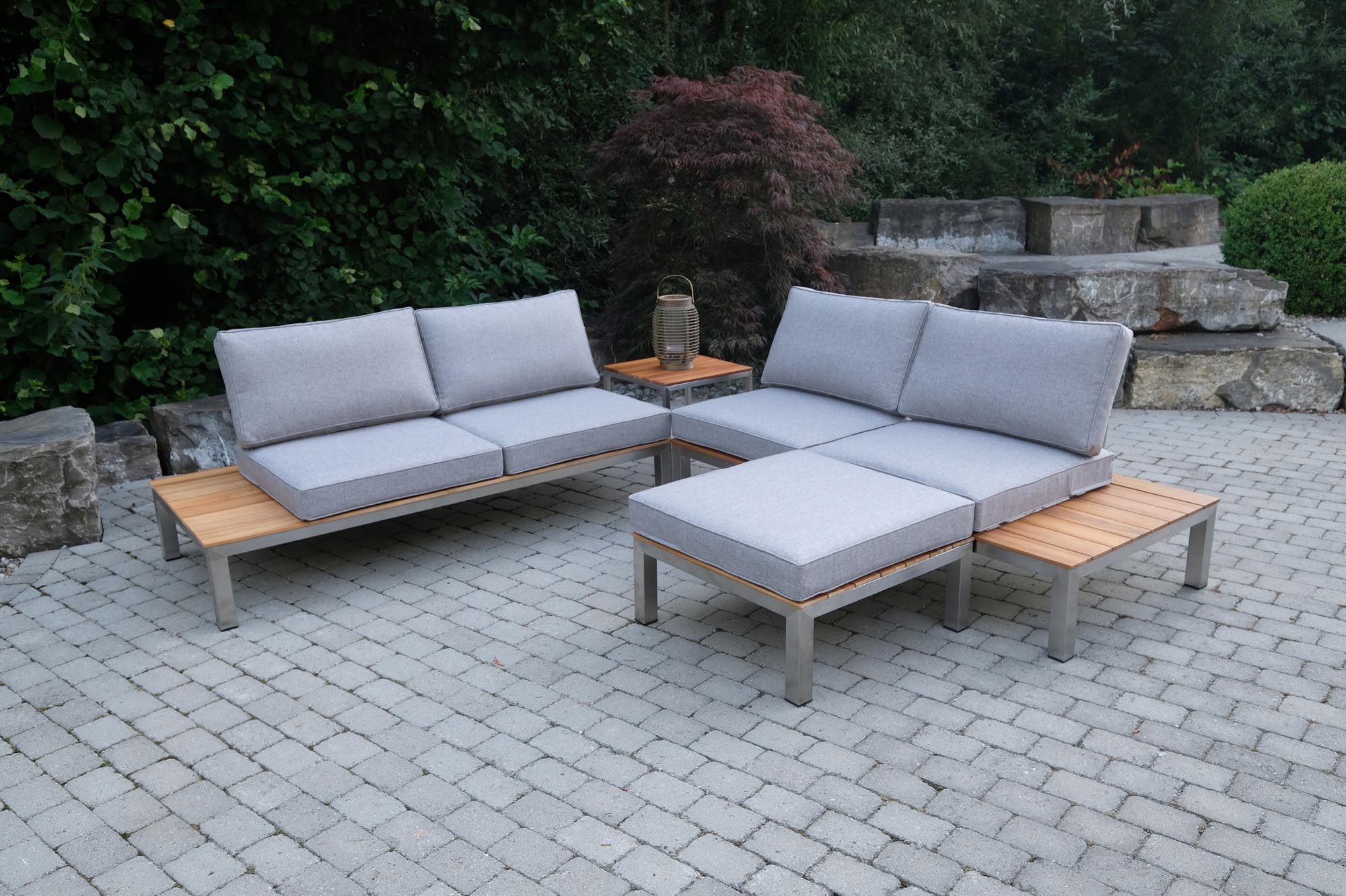 Eleganter Hocker Verona aus Teakholz für den Außenbereich, ideal für Garten und Terrasse, stilvoll und funktional.