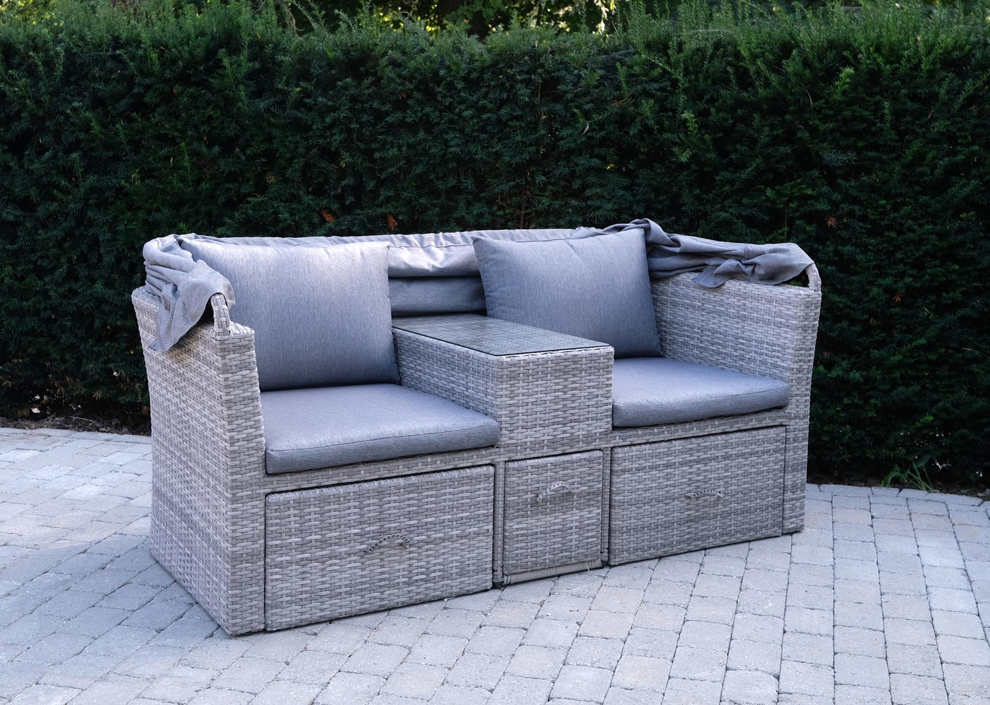 Eleganter Strandkorb Rügen von Be Garden, perfekt für entspannte Momente im Freien, vereint Komfort und modernes Lounge-Design.
