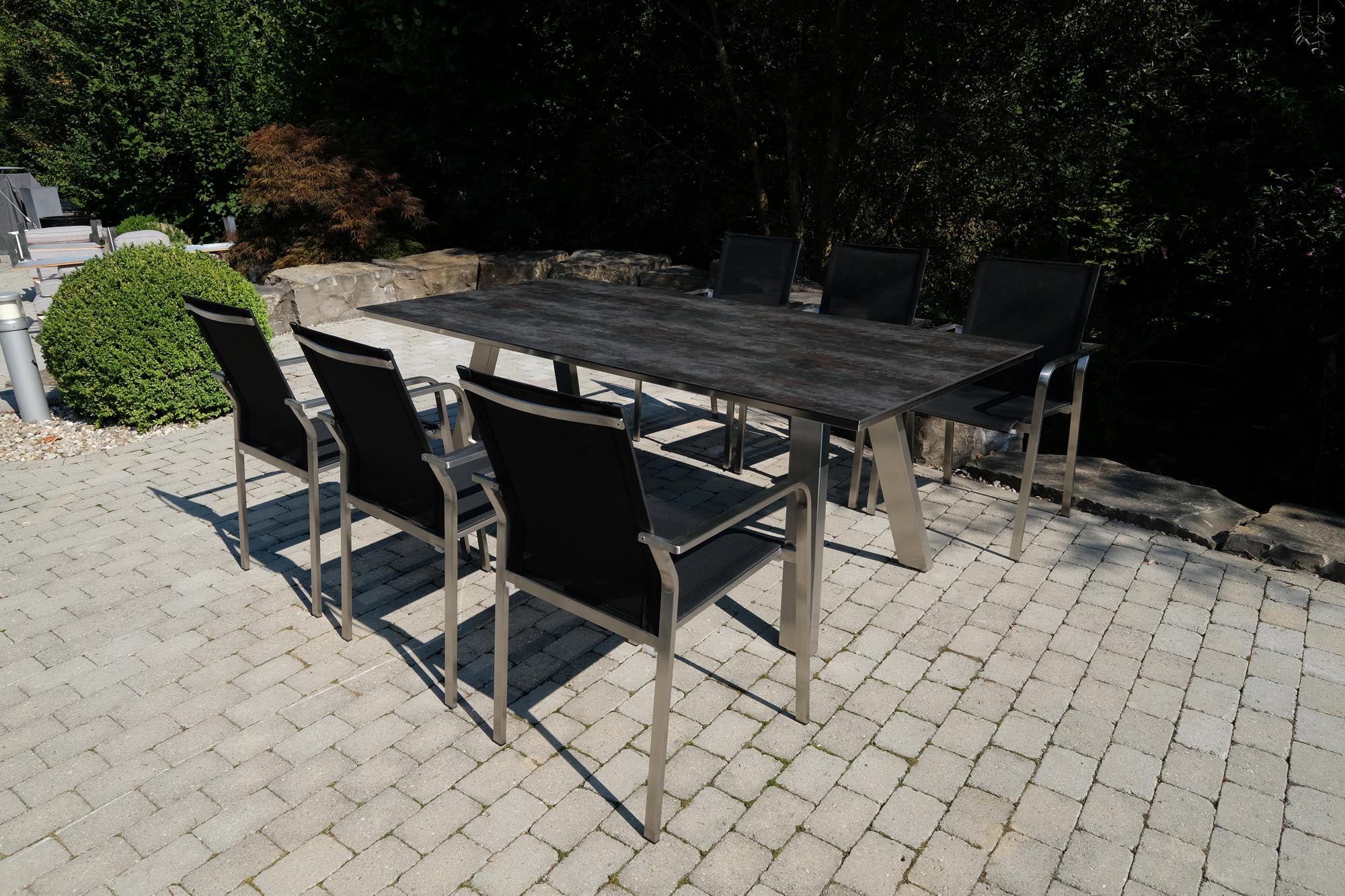 Eleganter Gartentisch Monaco in A-Form aus Edelstahl, 210x100 cm, ideal für stilvolle Outdoor-Events und gemütliche Zusammenkünfte im Garten.
