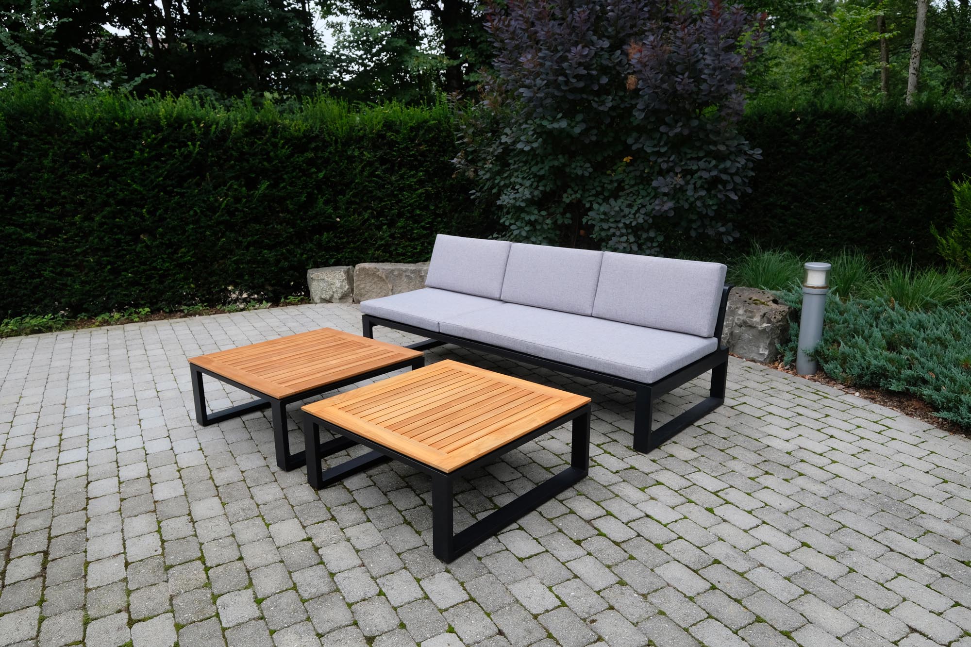 Modernes Gartensofa/Sonnenliege Florida von Be Garden, ideal für gemütliche Stunden im Freien und ansprechende Terrassengestaltung.