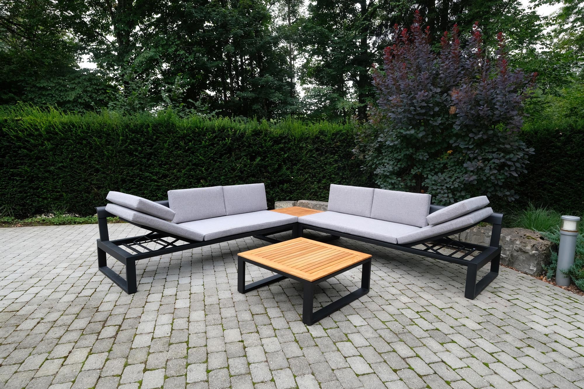 Gemütliches Gartensofa/Sonnenliege Florida von Be Garden, ideal für sonnige Tage im Garten oder auf der Terrasse, vereint Stil und Komfort.