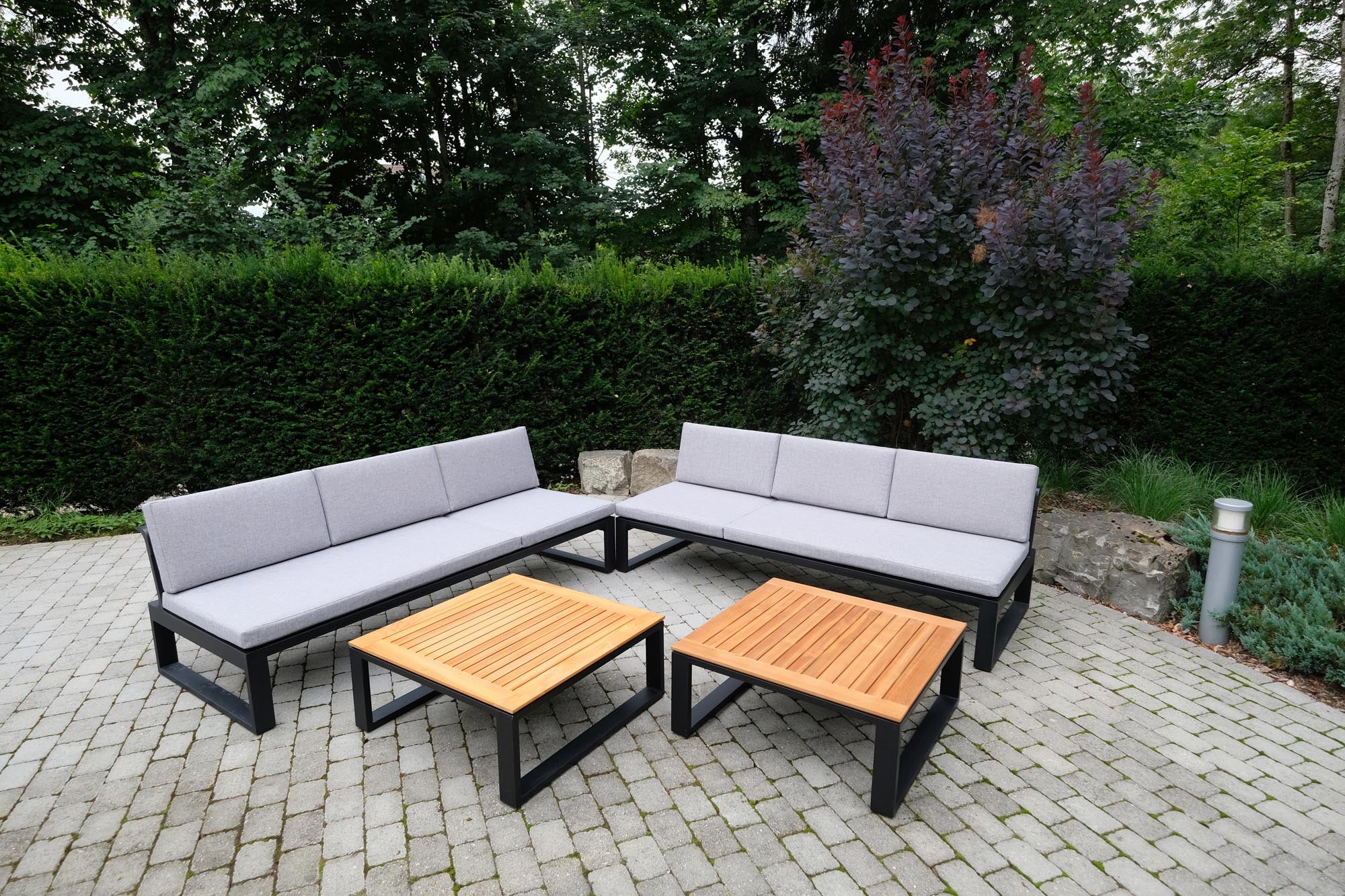 Eleganter Alu-Couchtisch Florida von Be Garden, perfekt für entspannte Stunden im Freien und stilvolle Gartenmöbel-Ausstattung.