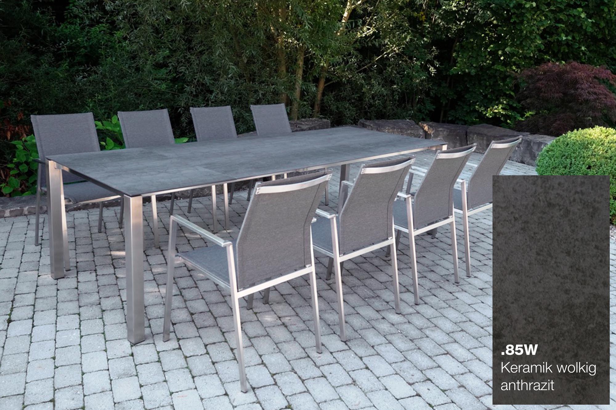 Eleganter Keramiktisch Nevio 20 in Anthrazit, 210x100 cm, ideal für stilvolle Gartenmöbel und gesellige Abende im Freien.