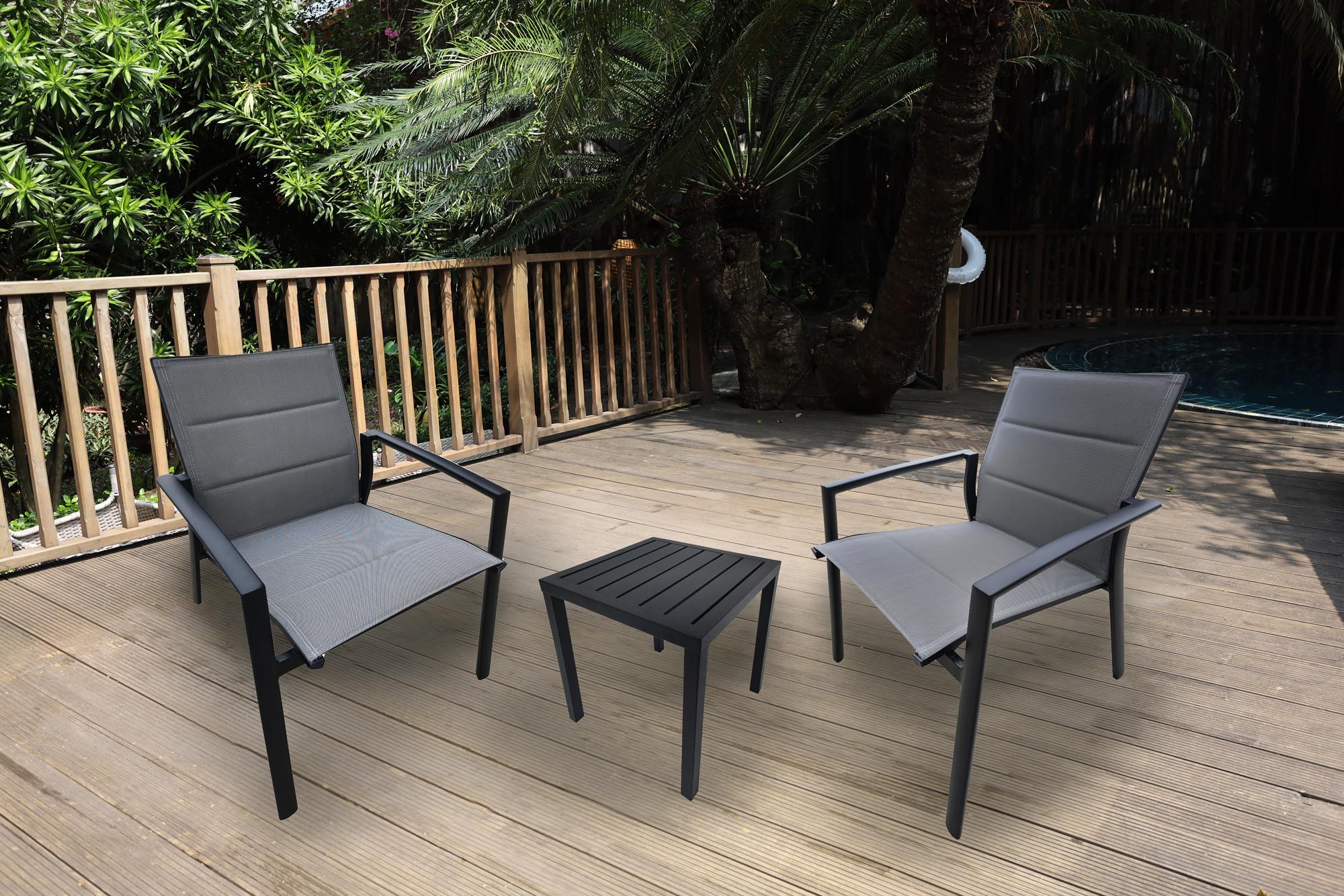 Eleganter Gartenstuhl Alegria in Schwarz, ideal für stilvolle Außenbereiche, präsentiert von Be Garden.
