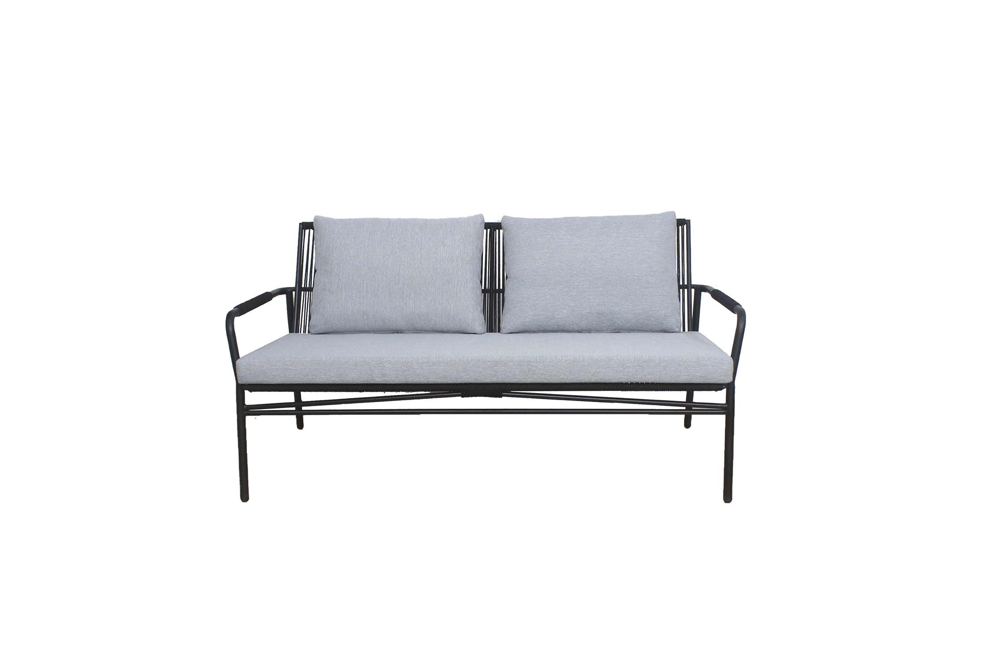 Sofa Lucia mit Armlehnen, Gestell schwarz pulverbeschicht... in präsentiert im Onlineshop von KAQTU Design AG. Lounge Sofa ist von Be Garden