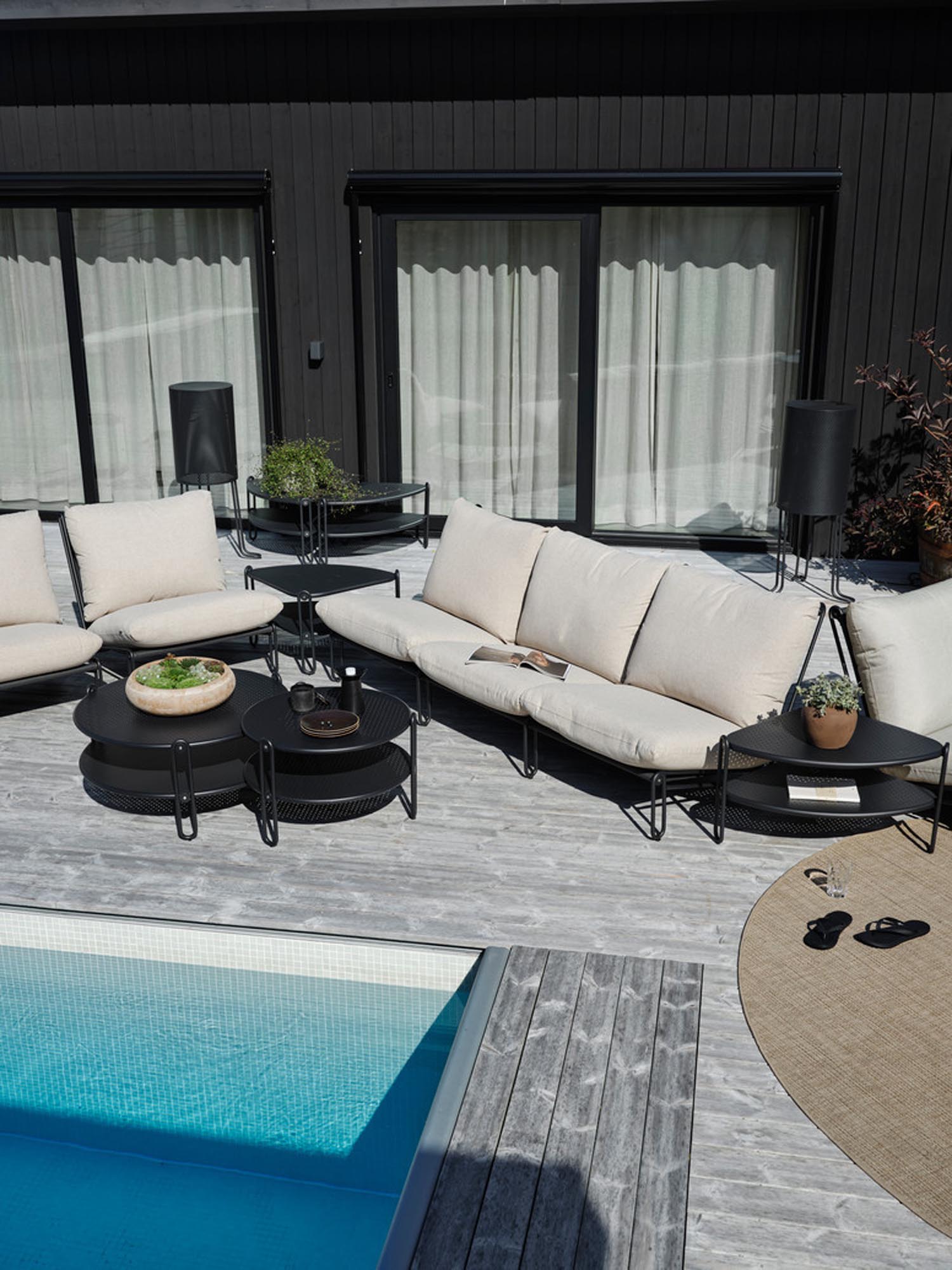 Elegantes Blixt Lounger Mittelstück von Be Garden, perfekt für den Garten oder die Terrasse, vereint Komfort und modernes Design.