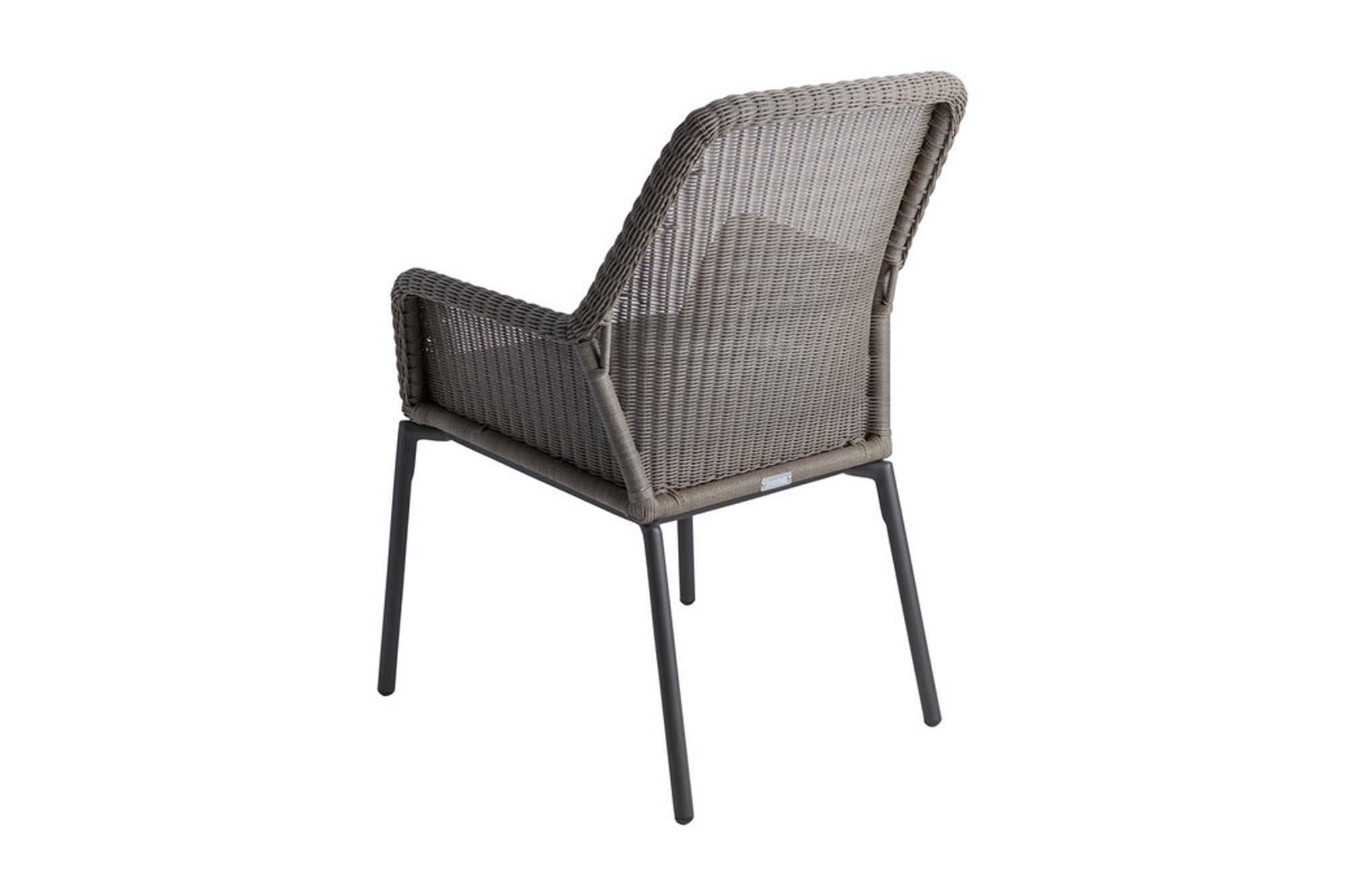 Eleganter Gartenstuhl Dimma von Be Garden, ideal für entspannte Stunden im Freien. Stilvolles Design und komfortable Sitzfläche.