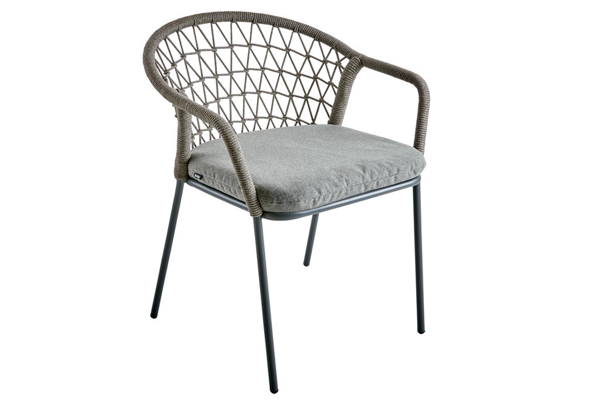Stuhl Brady mit Armlehnen in präsentiert im Onlineshop von KAQTU Design AG. Gartenstuhl mit Armlehnen ist von Be Garden