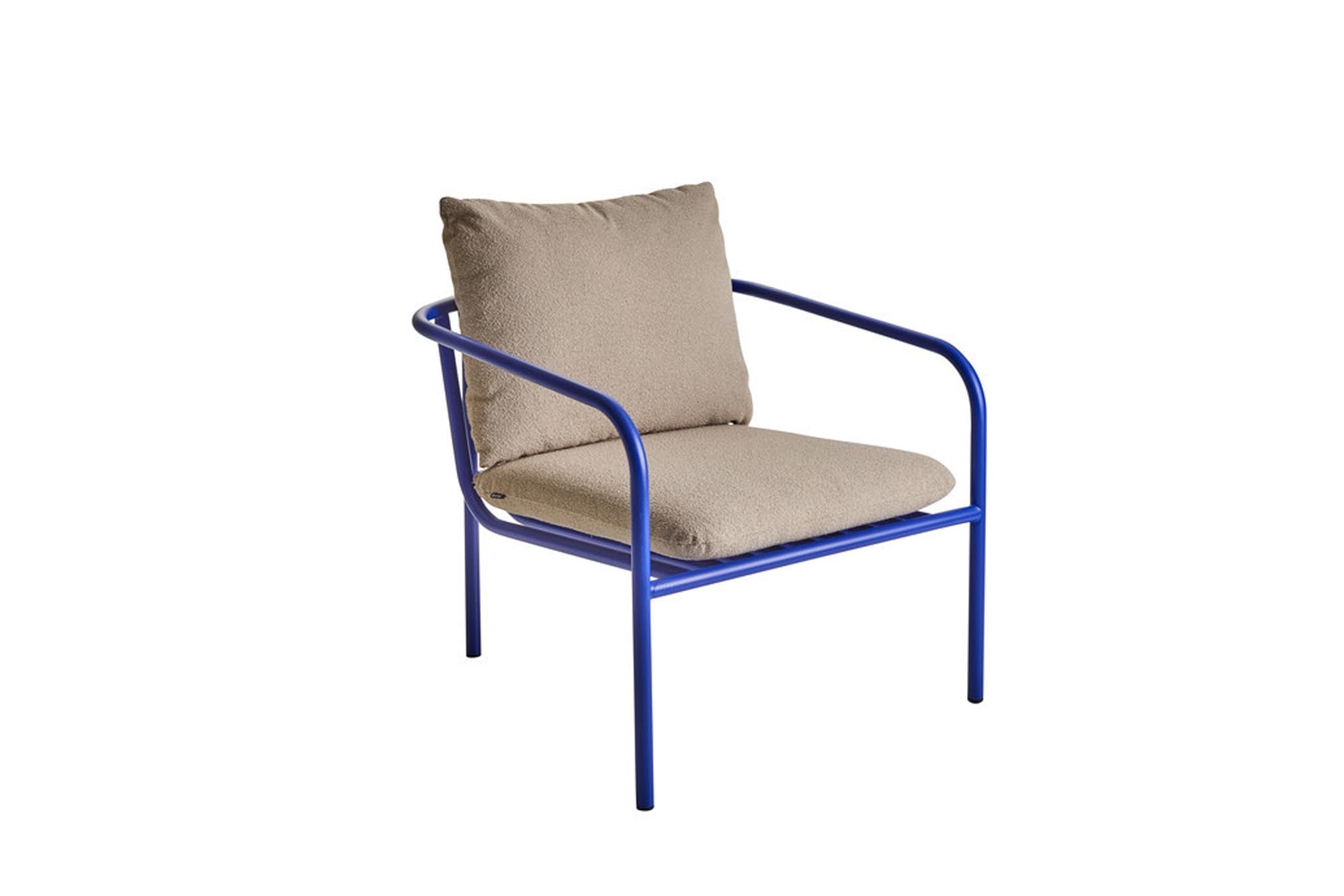 Gartensessel Bendt mit Armlehnen in Blau-beige präsentiert im Onlineshop von KAQTU Design AG. Outdoor-Sessel mit Armlehnen ist von Be Garden