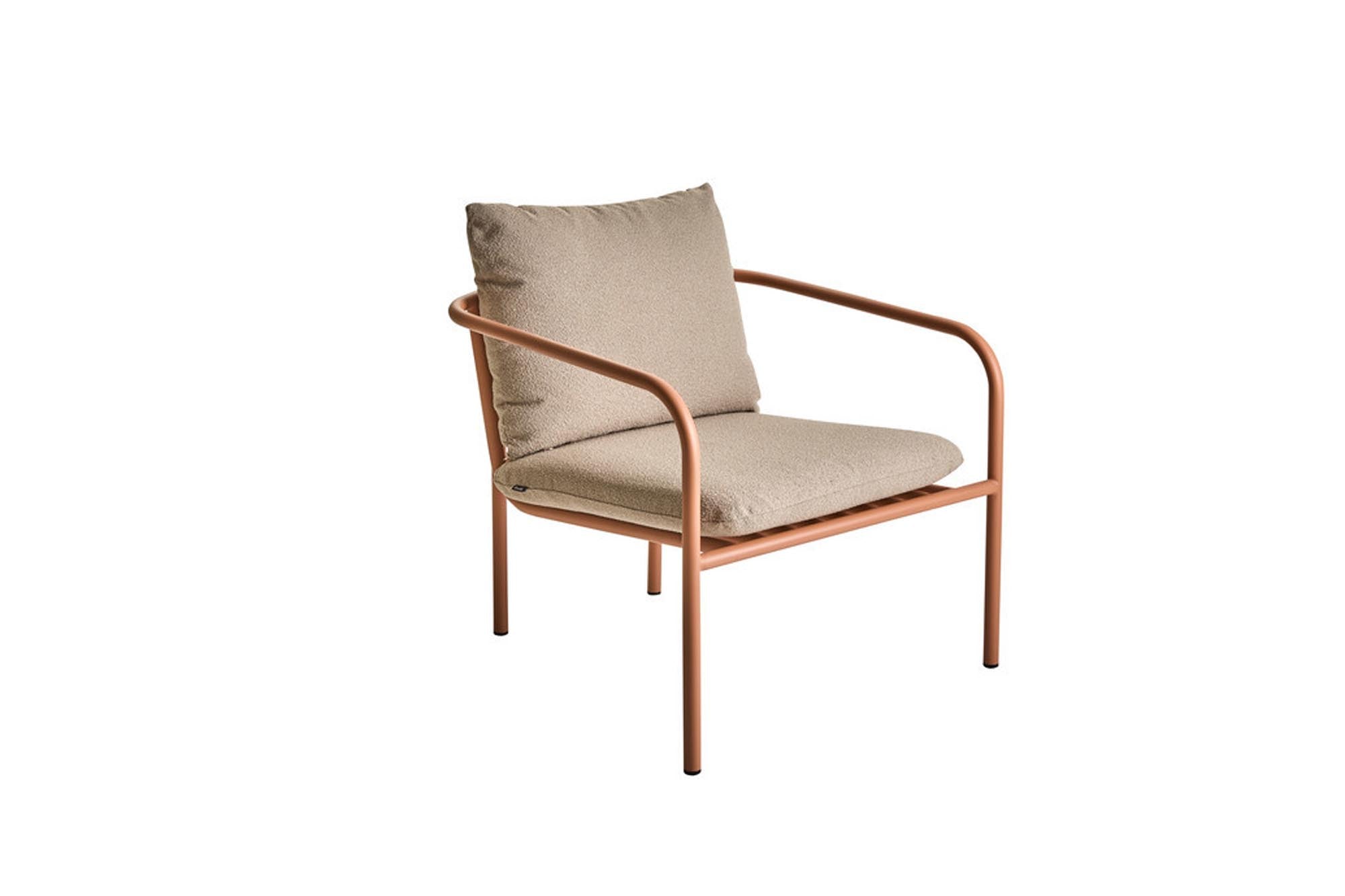 Gartensessel Bendt mit Armlehnen in Pfirsich-beig präsentiert im Onlineshop von KAQTU Design AG. Outdoor-Sessel mit Armlehnen ist von Be Garden