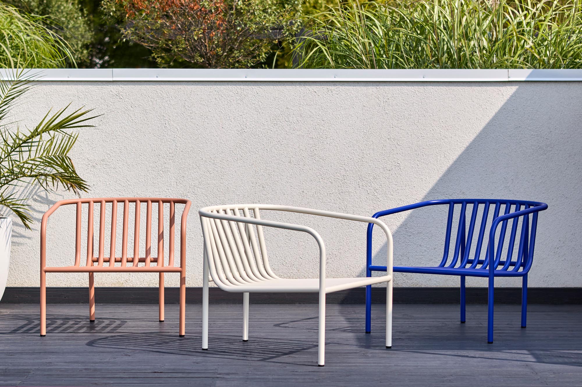 Gartensessel Bendt mit Armlehnen in Pfirsich-beig präsentiert im Onlineshop von KAQTU Design AG. Outdoor-Sessel mit Armlehnen ist von Be Garden