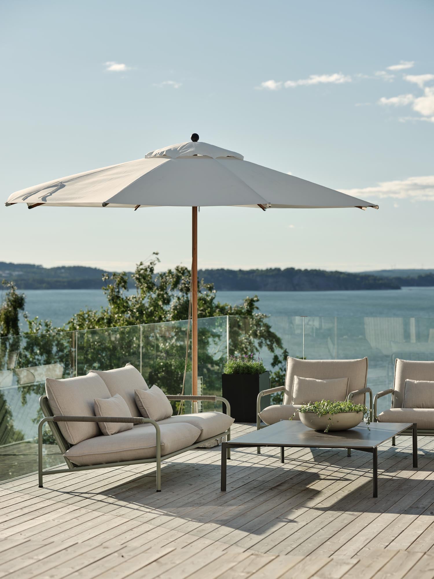 2.5-Sitzer Lerberget grün in präsentiert im Onlineshop von KAQTU Design AG. Lounge Sofa ist von Be Garden