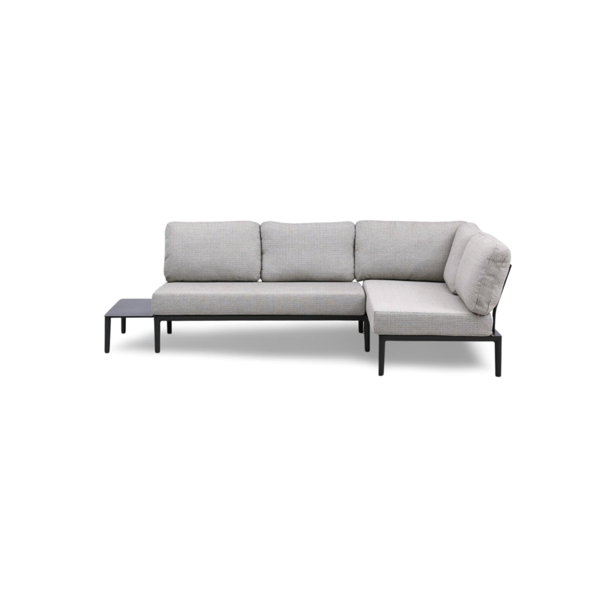 Stylisches und flexibles Loungeset Fiore für 4 Personen, ideal für entspannte Stunden im Garten, mit praktischem Beistelltisch.