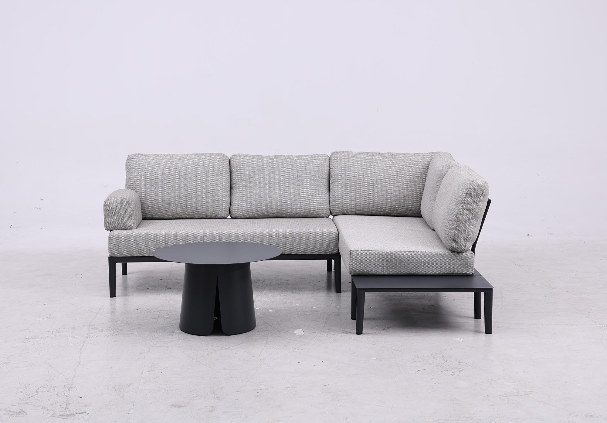 Modulares Garten-Loungeset Fiore für 4 Personen mit modernem Loungetisch, perfekt für gesellige Abende im Freien.