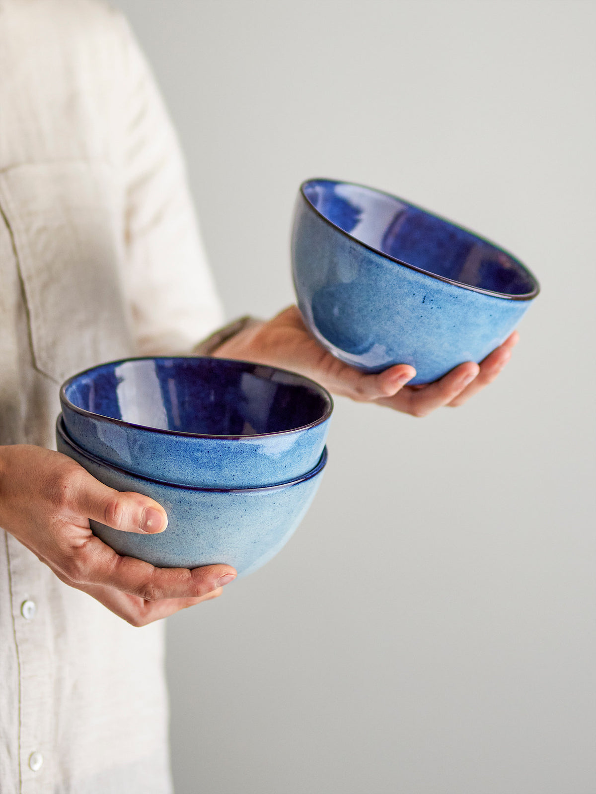 Sandrine Schale, Blau, Steingut in Blue präsentiert im Onlineshop von KAQTU Design AG. Schale ist von Bloomingville