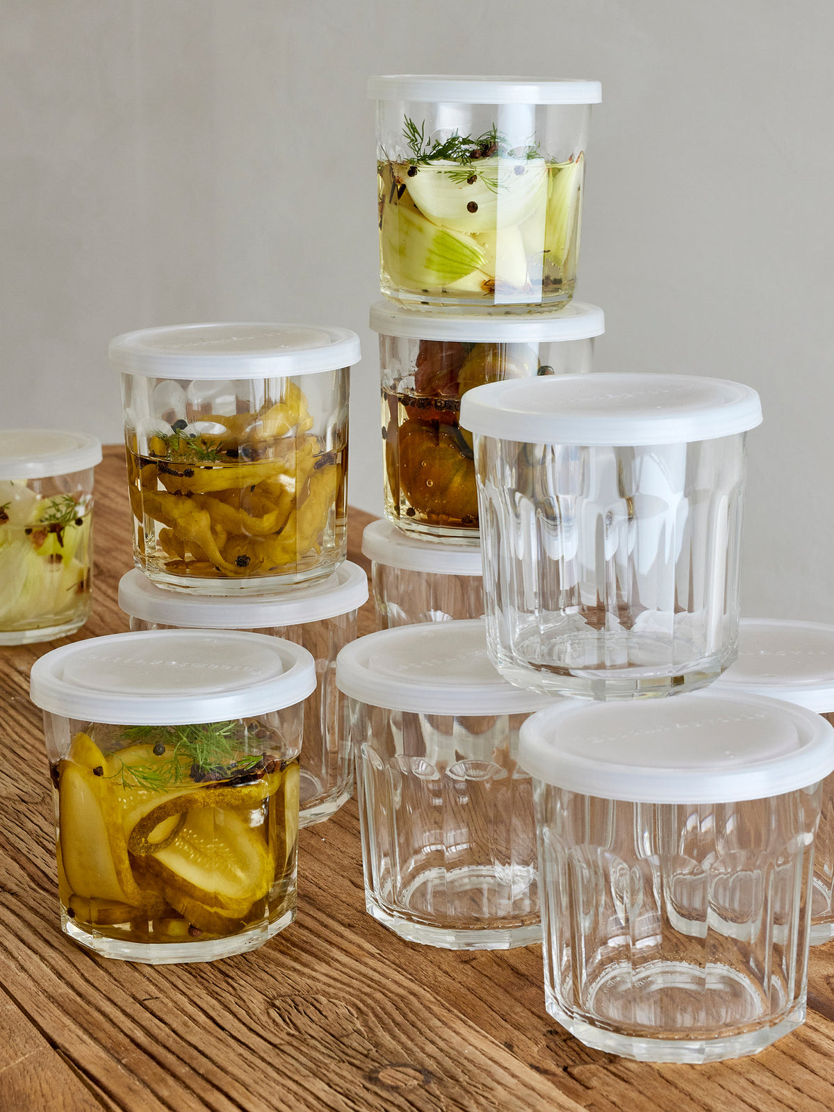 Tessa Glas mit Deckel, Klar, Glas in Clear präsentiert im Onlineshop von KAQTU Design AG. Küchenhelfer ist von Bloomingville