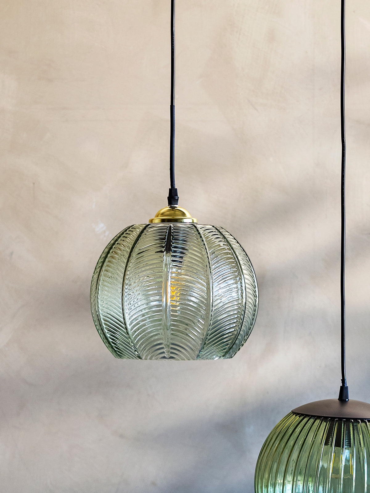 Adar Hängeleuchte, Grün, Glas in Green präsentiert im Onlineshop von KAQTU Design AG. Pendelleuchte ist von Bloomingville