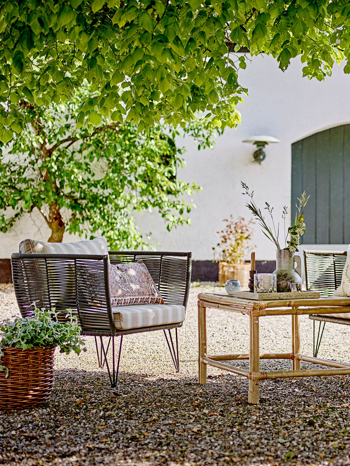 Mundo Loungesessel, Schwarz, Metall in Schwarz präsentiert im Onlineshop von KAQTU Design AG. Outdoor-Sessel ist von Bloomingville