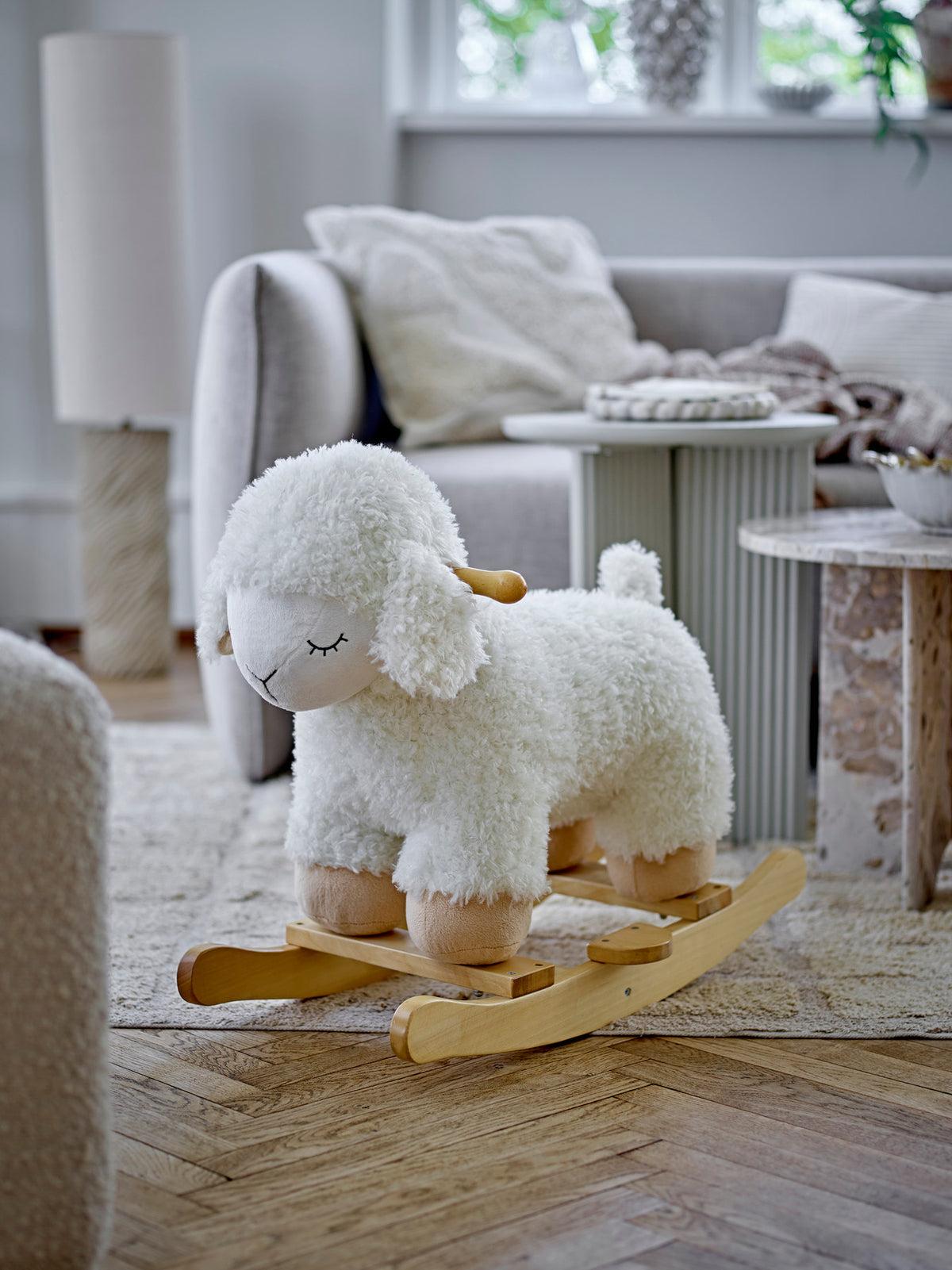 Laasrith Schaukelspielzeug, Schaf, Weiá, Polyester in White präsentiert im Onlineshop von KAQTU Design AG. Objekte Kids ist von Bloomingville Mini