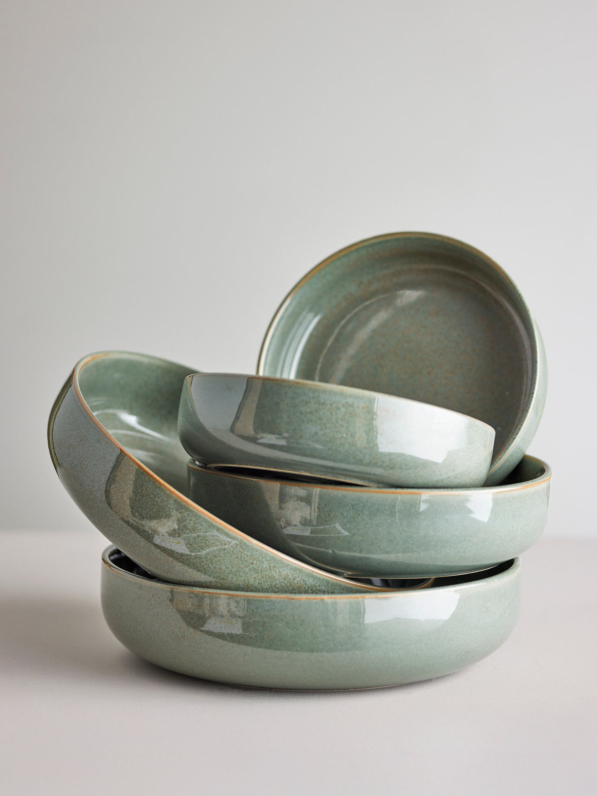 Pixie Servierschüssel, Grün, Steingut in Green präsentiert im Onlineshop von KAQTU Design AG. Schale ist von Bloomingville
