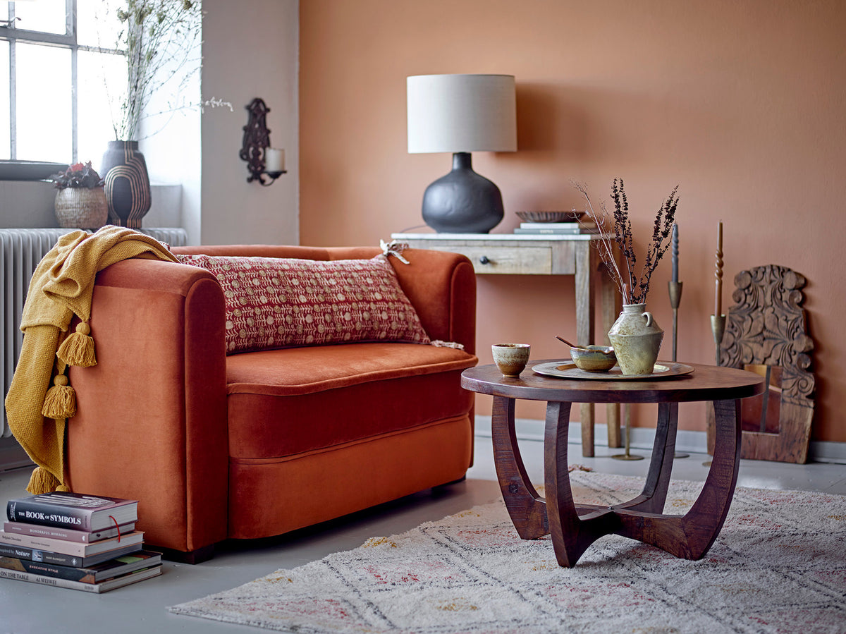 Malala Sofa, Braun, Polyester in Brown präsentiert im Onlineshop von KAQTU Design AG. 2er Sofa ist von Creative Collection