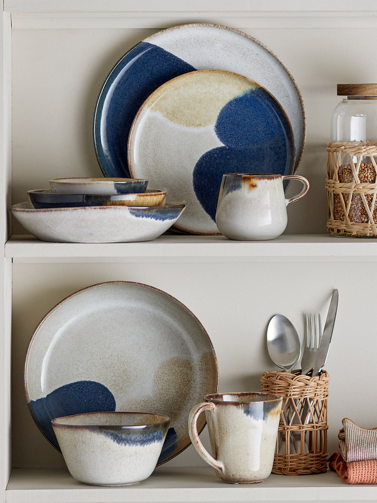 Jules Teller, Grau, Steingut in Grey präsentiert im Onlineshop von KAQTU Design AG. Teller ist von Bloomingville