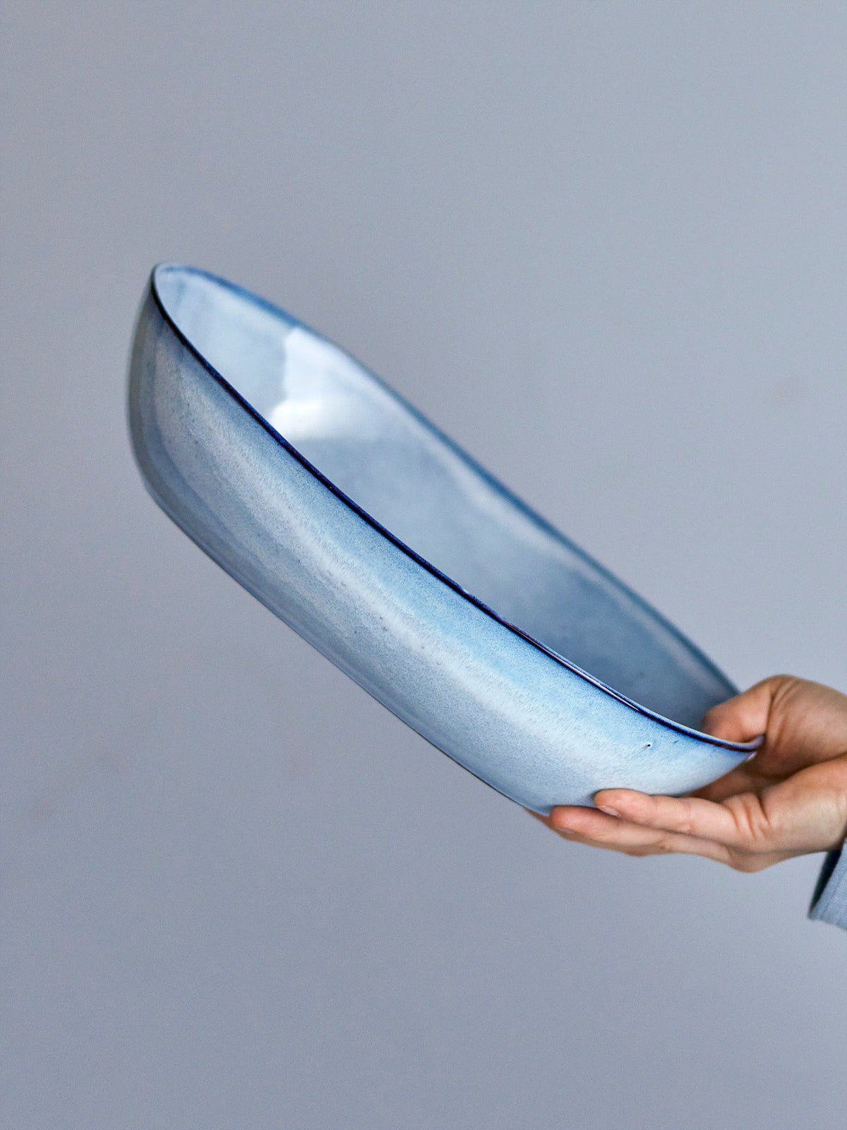 Sandrine Servierschüssel, Blau, Steingut in Blue präsentiert im Onlineshop von KAQTU Design AG. Schale ist von Bloomingville