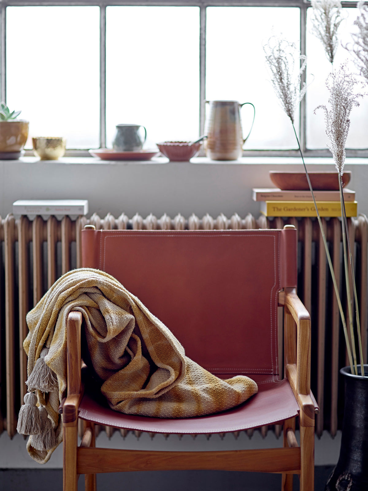 Ollie Loungesessel, Braun, Leder in Braun präsentiert im Onlineshop von KAQTU Design AG. Sessel ist von Bloomingville