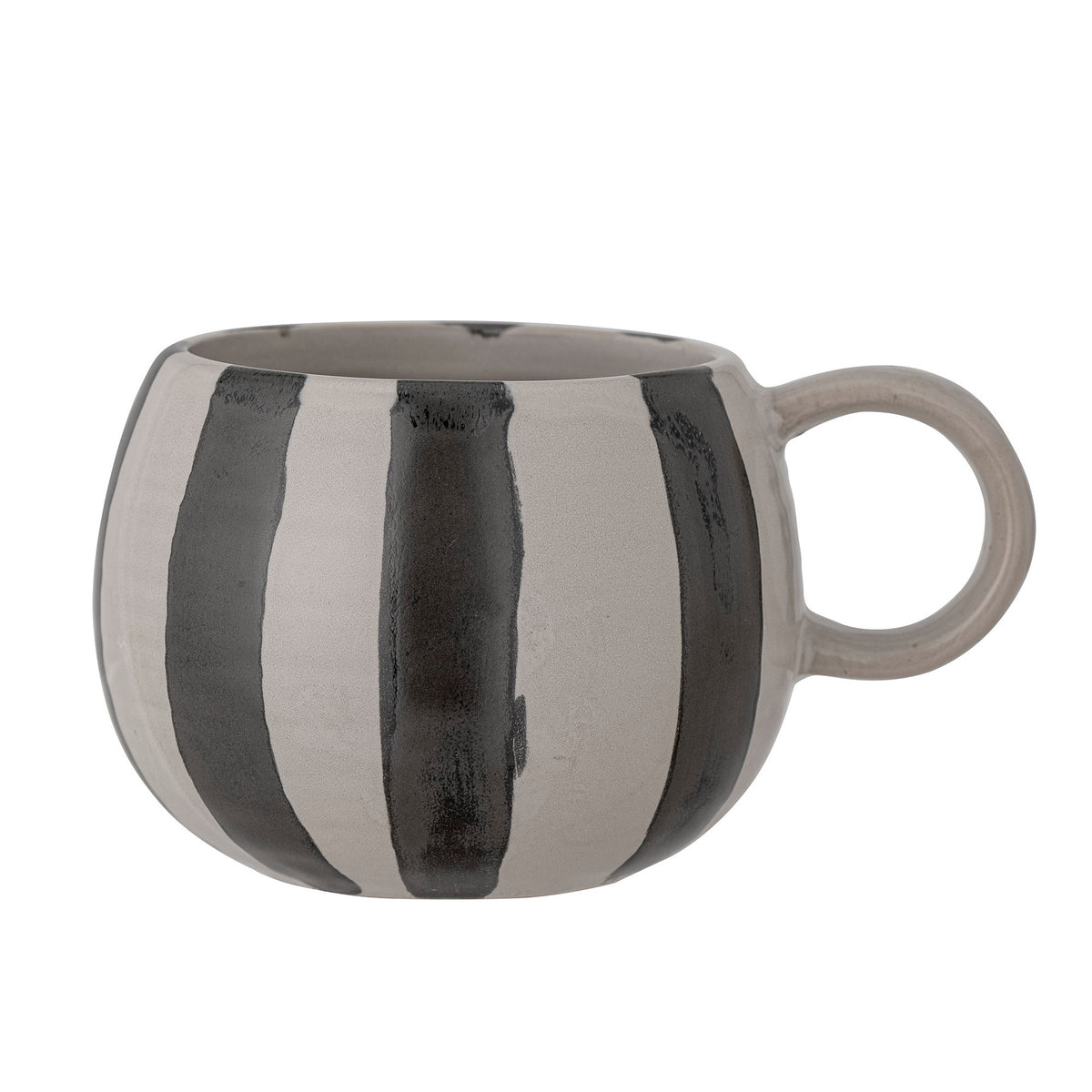 Serina Becher, Schwarz, Steingut in Black präsentiert im Onlineshop von KAQTU Design AG. Tasse ist von Bloomingville