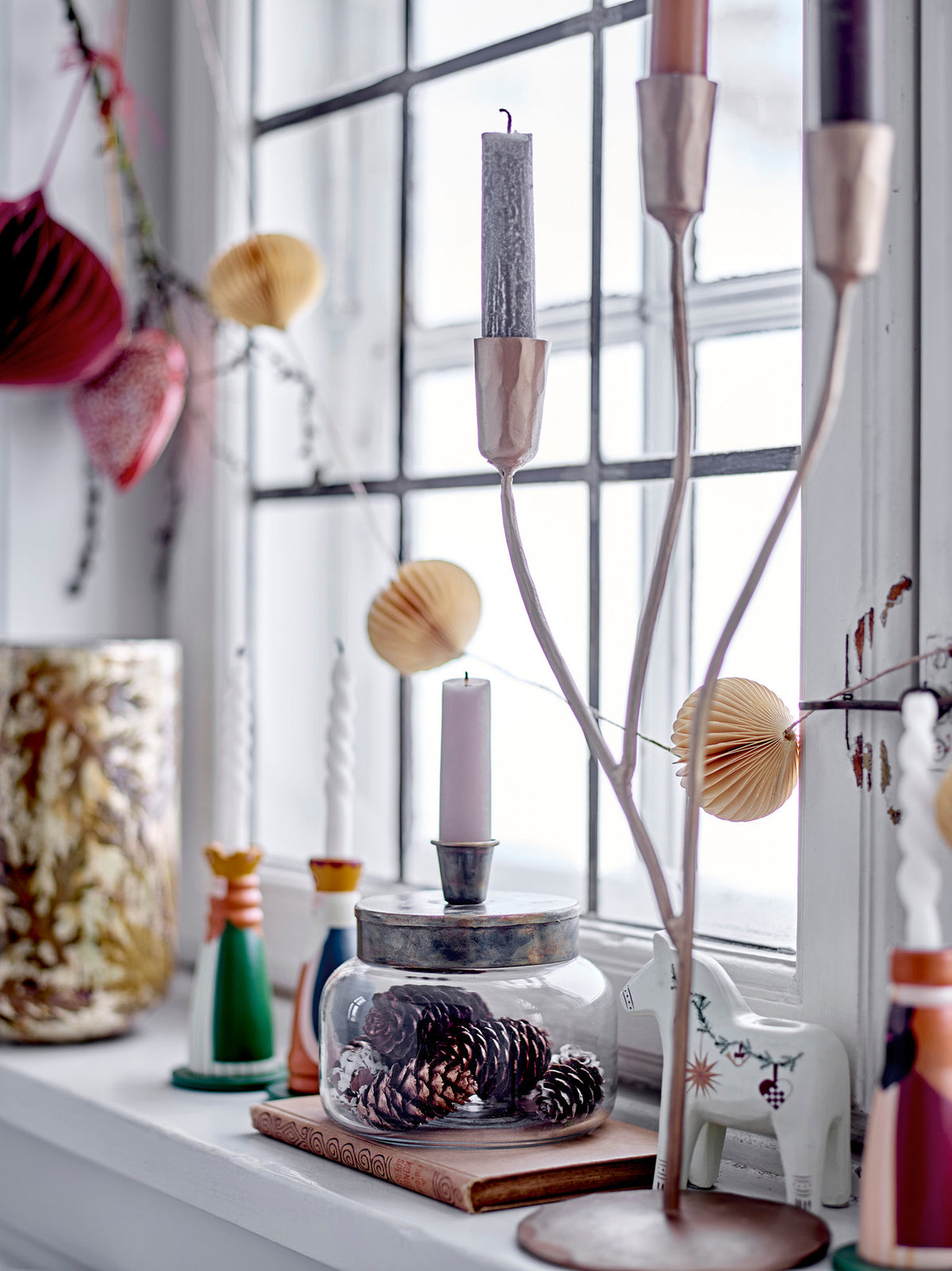 Siffer Kerzenständer, Weiá, Polyresin in White präsentiert im Onlineshop von KAQTU Design AG. Kerzenständer ist von Bloomingville