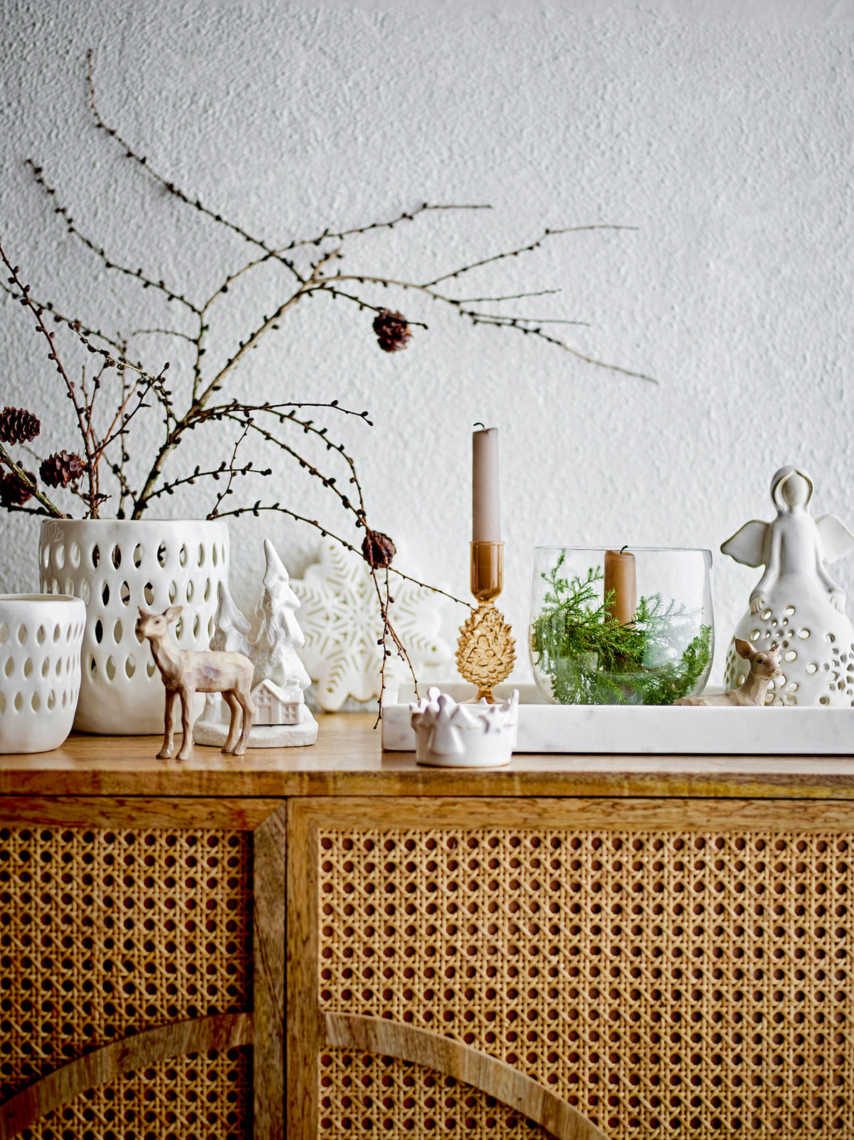 Tuan Deer, Braun, Polyresin in Brown präsentiert im Onlineshop von KAQTU Design AG. Kunstgegenstände ist von Bloomingville