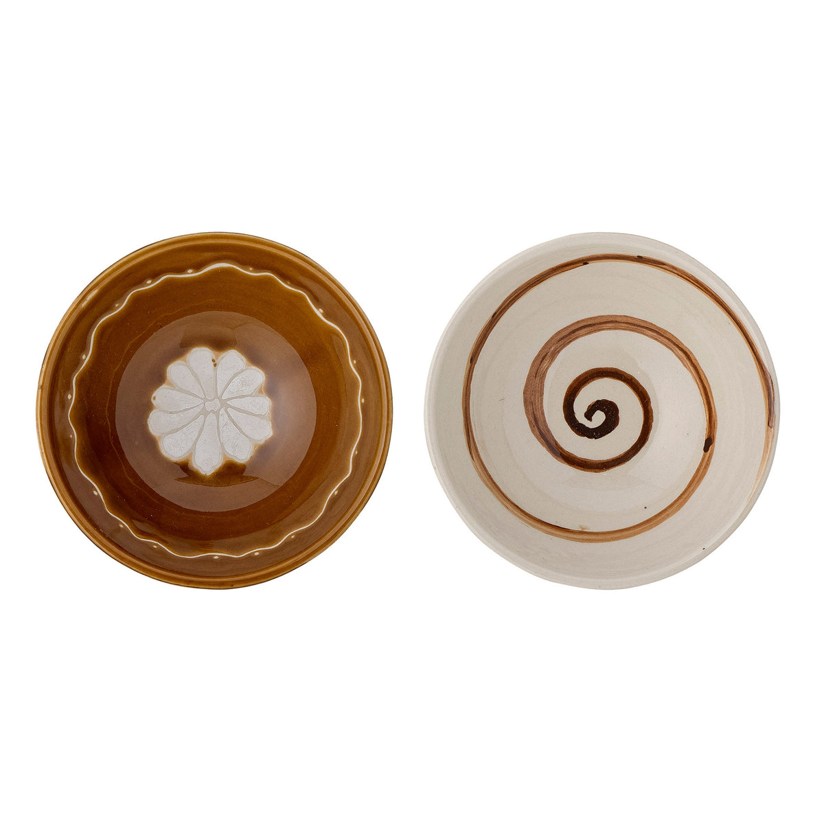 Heikki Schale, Braun, Steingut in Brown präsentiert im Onlineshop von KAQTU Design AG. Schale ist von Bloomingville
