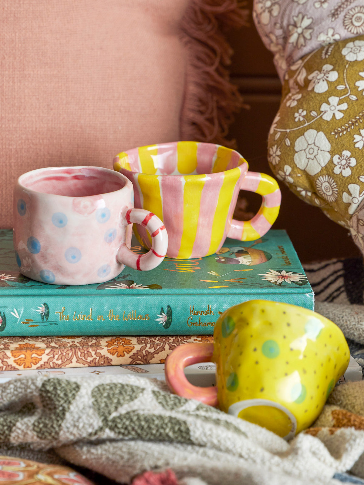 Nini Tasse, Rose, Steingut in Rose präsentiert im Onlineshop von KAQTU Design AG. Tasse ist von Bloomingville Mini