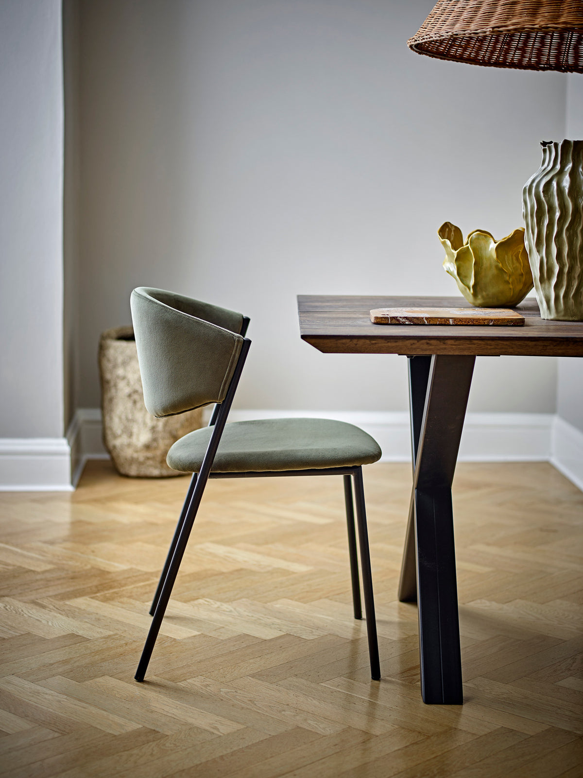 Maldon Esstisch, Braun, Eiche in Brown präsentiert im Onlineshop von KAQTU Design AG. Esstisch ist von Bloomingville