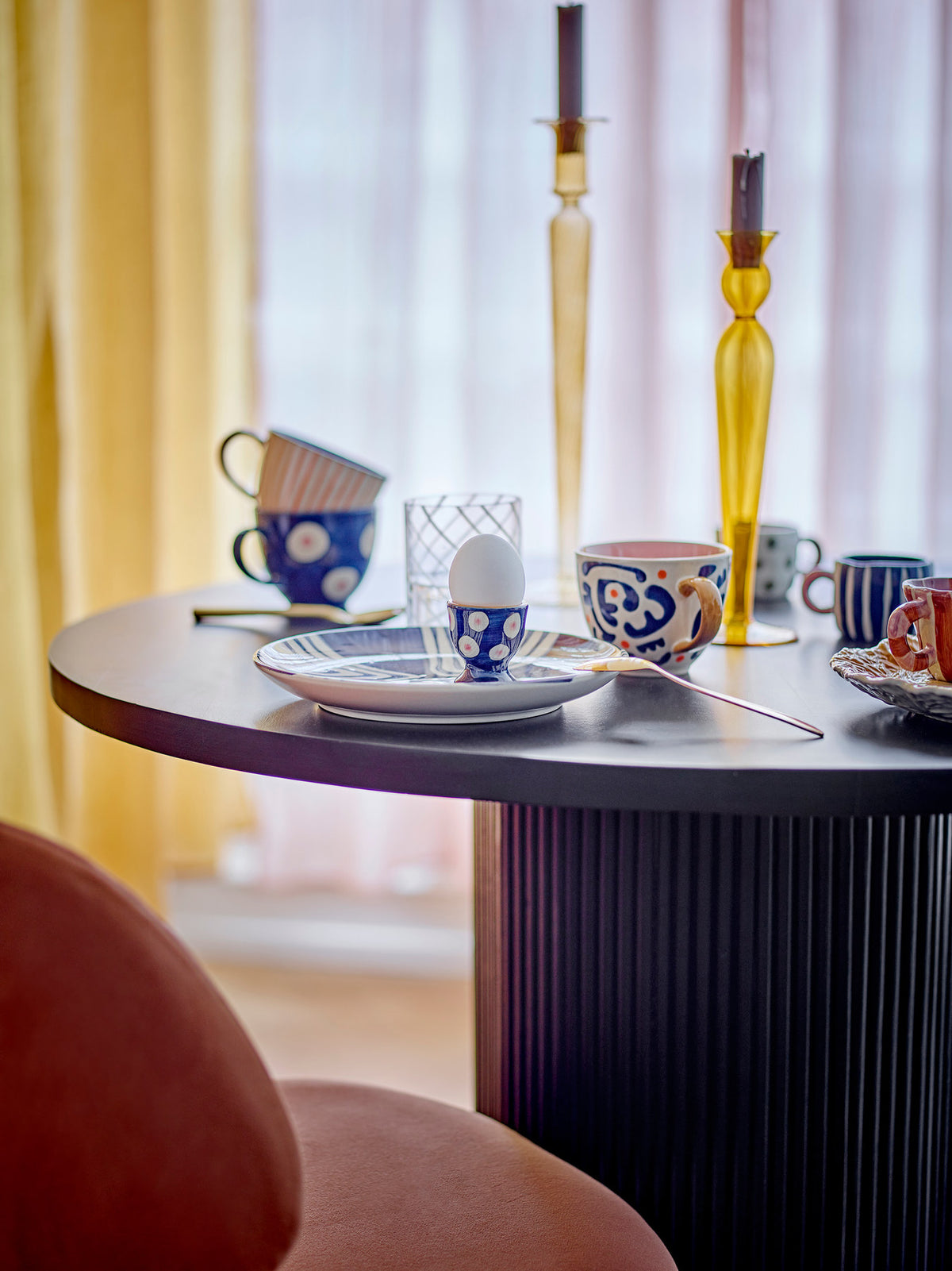 Shama Teller, Blue, Steingut in Blue präsentiert im Onlineshop von KAQTU Design AG. Teller ist von Bloomingville