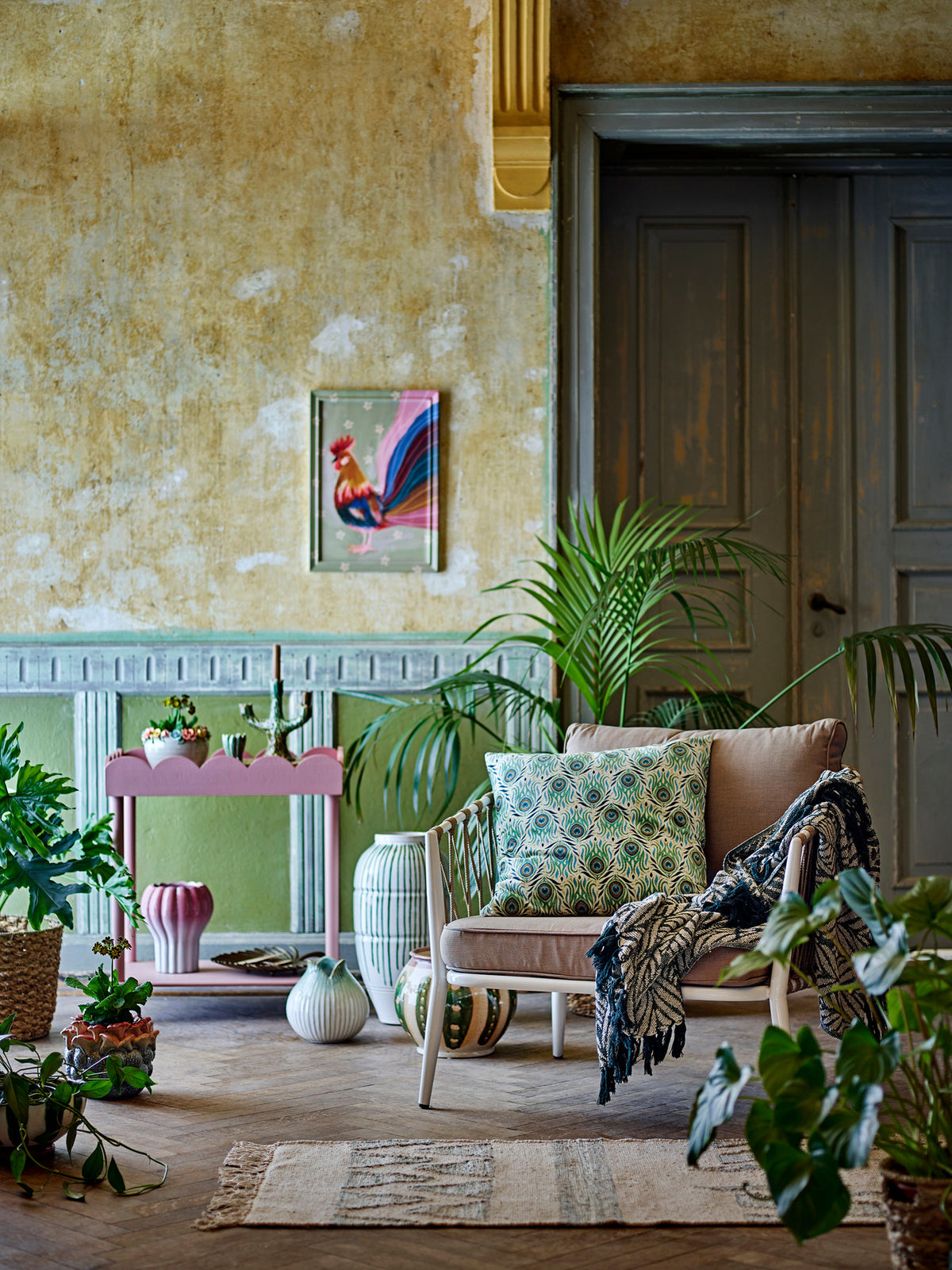 Scarlet Vase, Grün, Steingut in Green präsentiert im Onlineshop von KAQTU Design AG. Vase ist von Creative Collection