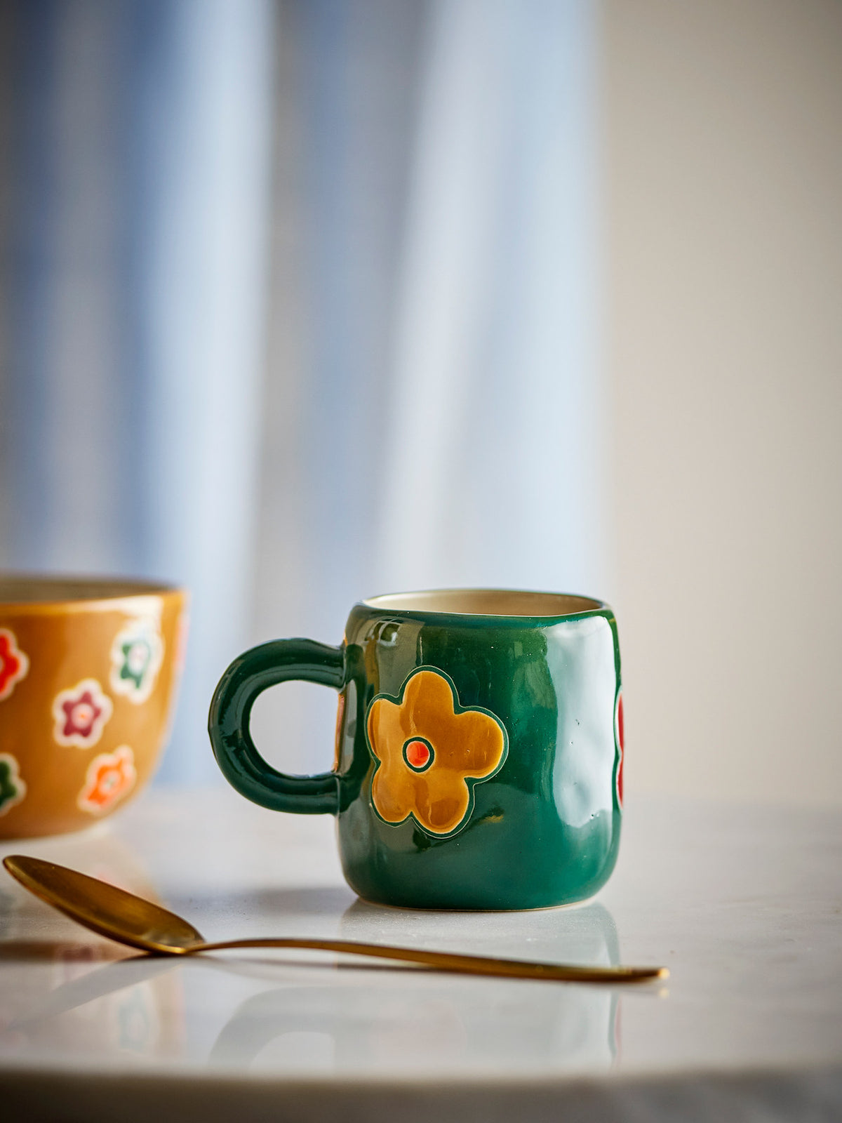 Addy Tasse, Grün, Steingut in Green präsentiert im Onlineshop von KAQTU Design AG. Tasse ist von Bloomingville Mini
