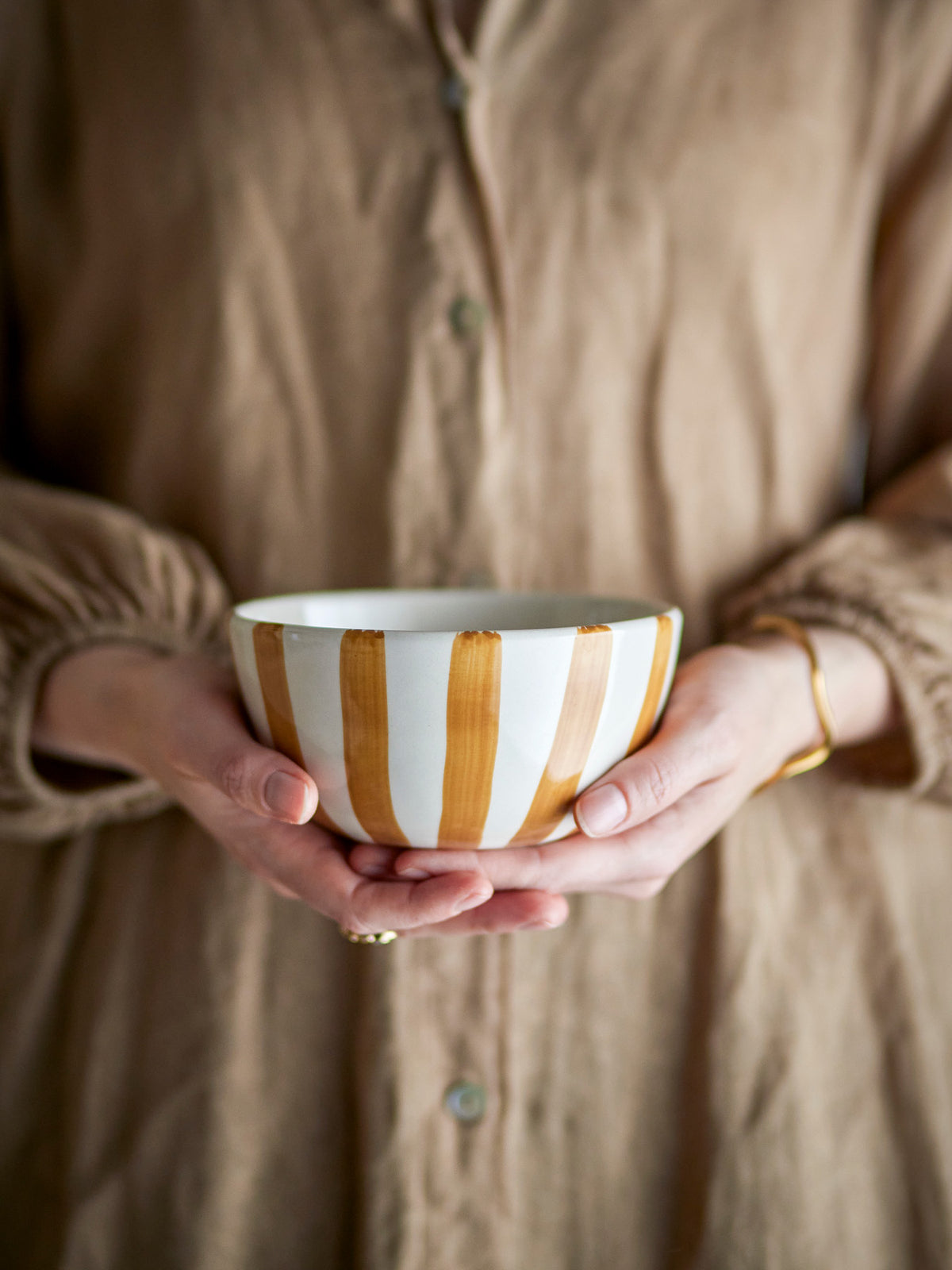 Begonia Schale, Braun, Steingut in Braun präsentiert im Onlineshop von KAQTU Design AG. Schale ist von Creative Collection