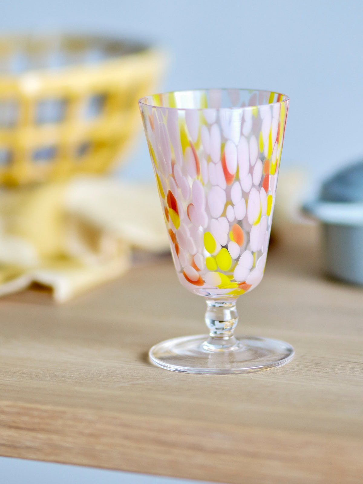Lilya Weinglas, Rose, Glas in Rose präsentiert im Onlineshop von KAQTU Design AG. Universal Weingläser ist von Bloomingville