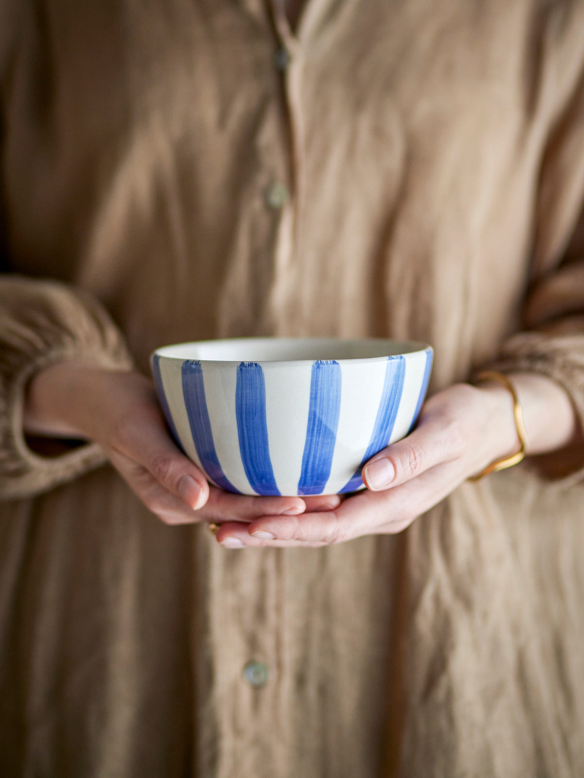 Begonia Schale, Blue, Steingut in Blau präsentiert im Onlineshop von KAQTU Design AG. Schale ist von Creative Collection