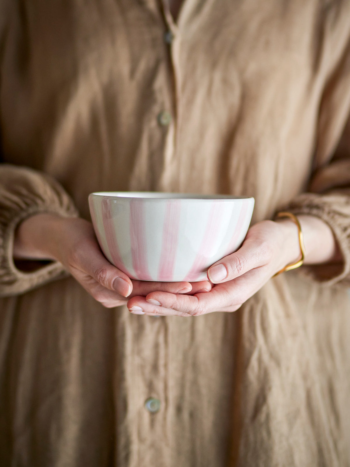 Begonia Schale, Rose, Steingut in Rose präsentiert im Onlineshop von KAQTU Design AG. Schale ist von Creative Collection