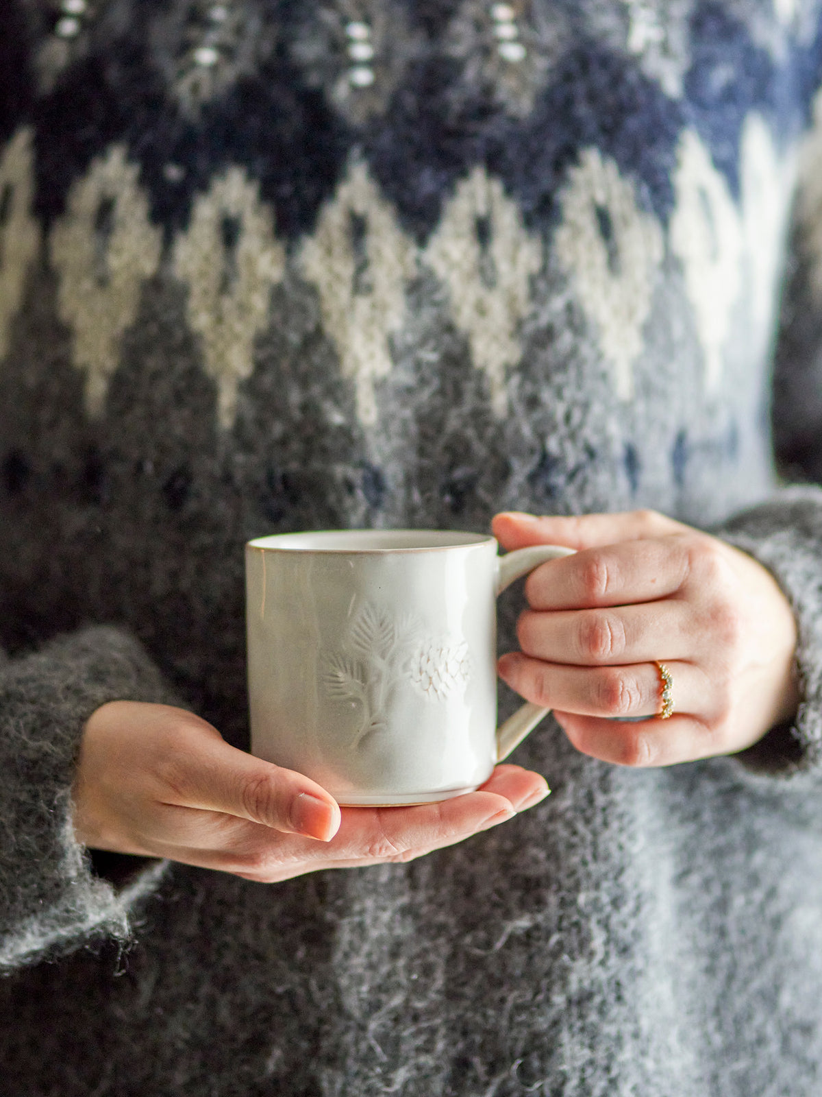 Winter Tasse, Natur, Steingut in Natur präsentiert im Onlineshop von KAQTU Design AG. Tasse ist von Bloomingville
