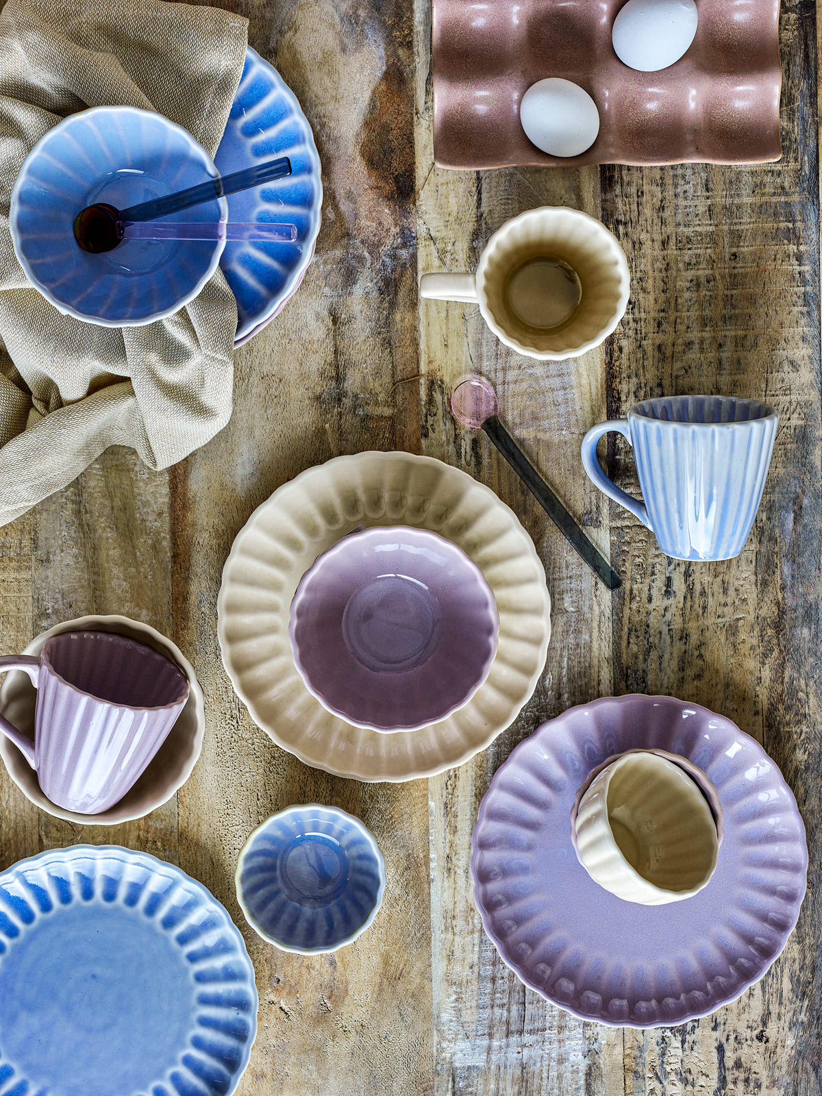 Latina Teller, Blue, Steingut in Blau präsentiert im Onlineshop von KAQTU Design AG. Teller ist von Bloomingville