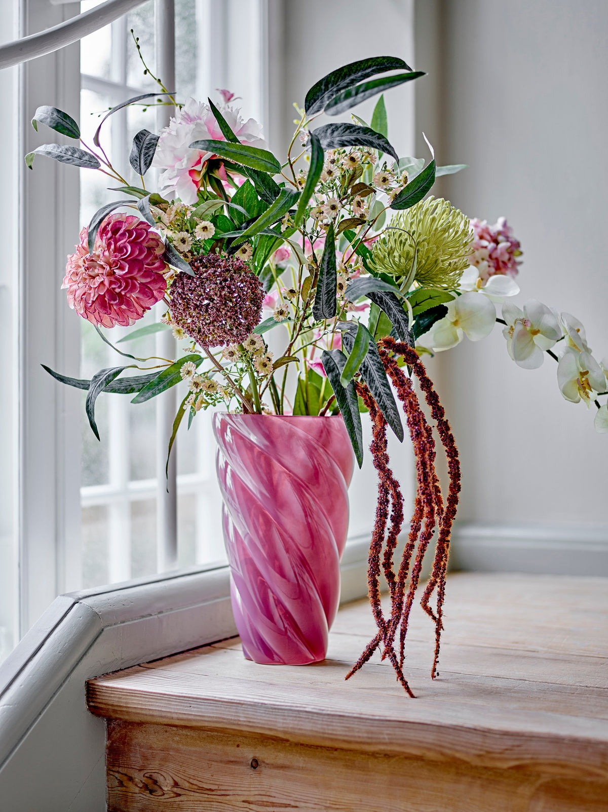 Eucalyptus Stiel, Grün, Künstliche Blumen in Grün präsentiert im Onlineshop von KAQTU Design AG. Kunstblume ist von Bloomingville