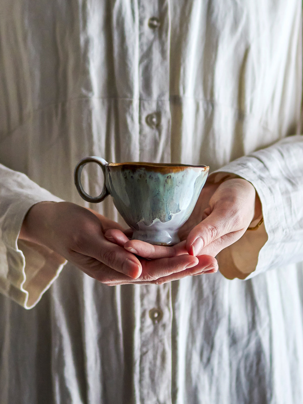 Imogen Tasse, Grün, Steingut in Grün präsentiert im Onlineshop von KAQTU Design AG. Tasse ist von Bloomingville