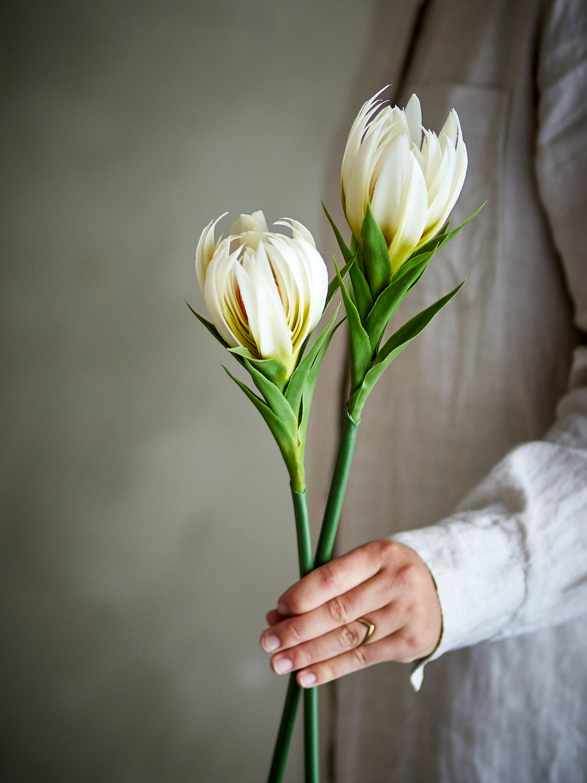Lily Stiel, Gelb, Künstliche Blumen in Gelb präsentiert im Onlineshop von KAQTU Design AG. Kunstblume ist von Bloomingville
