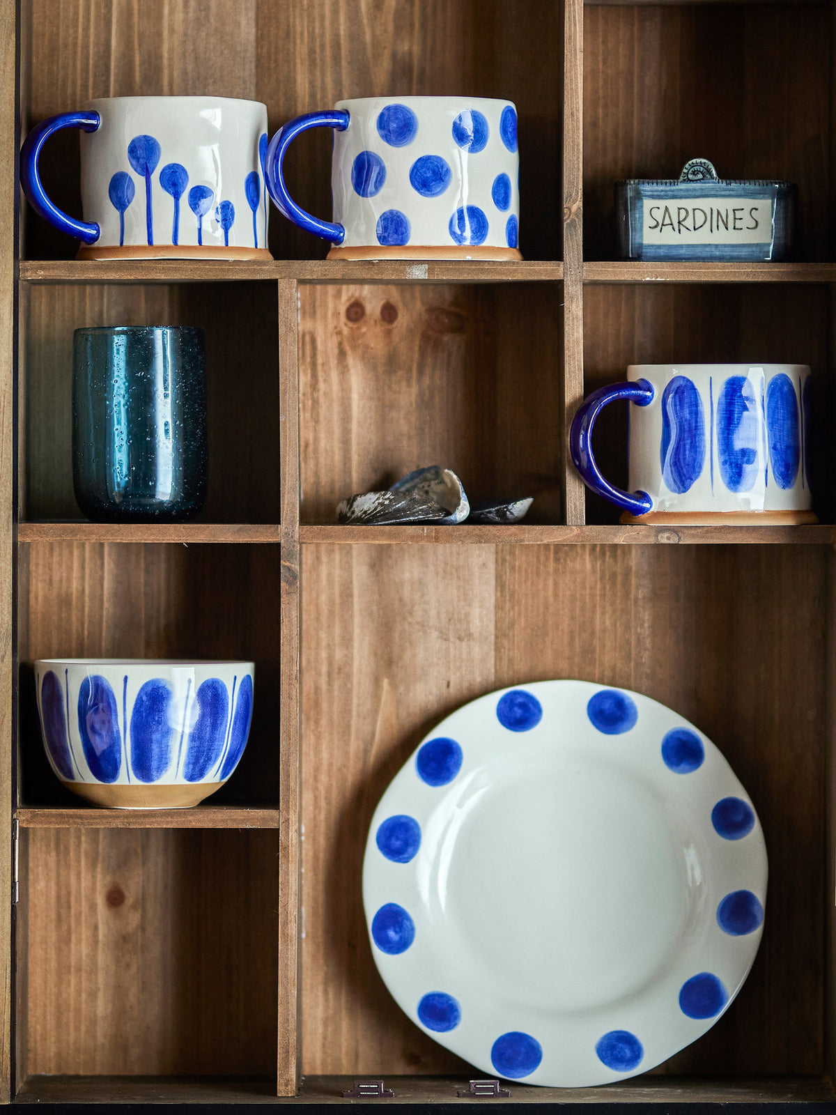 Linora Schale, Blue, Steingut in Blau präsentiert im Onlineshop von KAQTU Design AG. Schale ist von Creative Collection