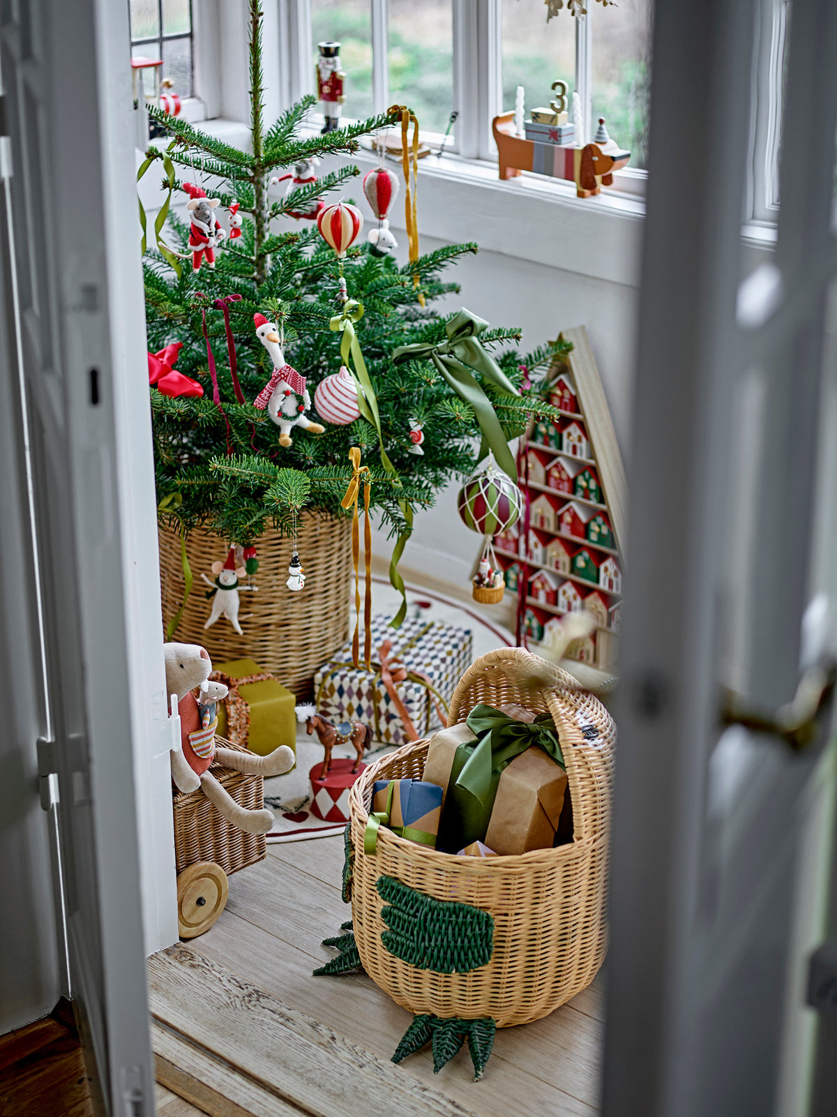 Arlo Ornament, Weiss, Wolle in Weiss präsentiert im Onlineshop von KAQTU Design AG. Ornament ist von Bloomingville