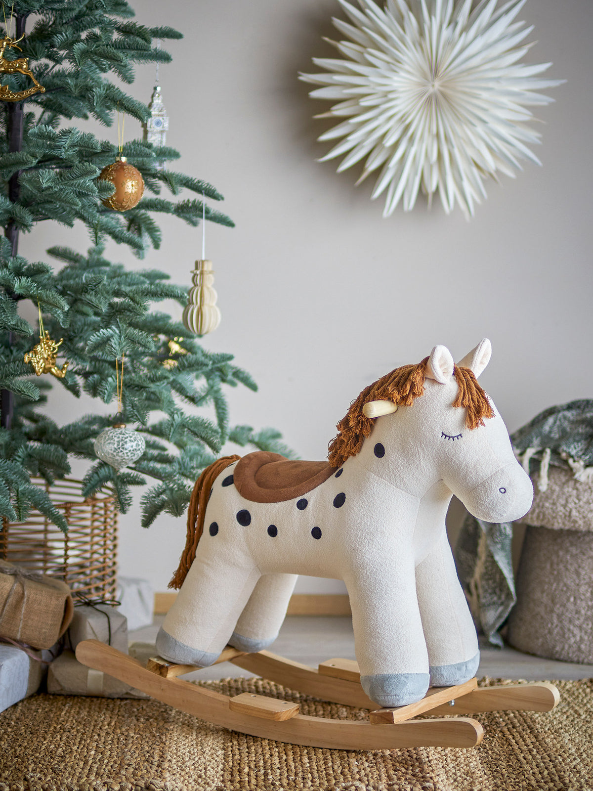Merlen Rocking Toy, Horse, Weiá, Polyester in White präsentiert im Onlineshop von KAQTU Design AG. Objekte Kids ist von Bloomingville Mini