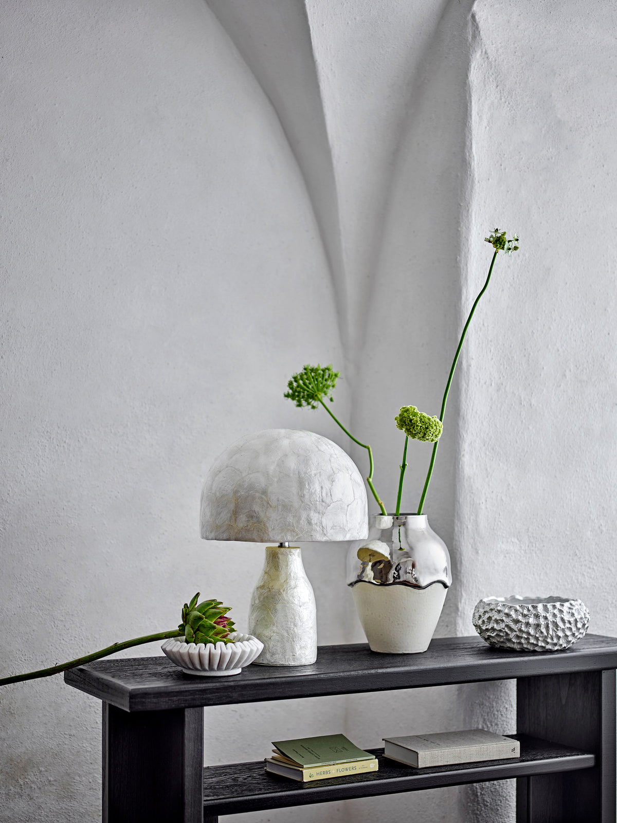 Cupa Konsolentisch, Schwarz, Tannenholz in Schwarz präsentiert im Onlineshop von KAQTU Design AG. Konsolentisch ist von Bloomingville